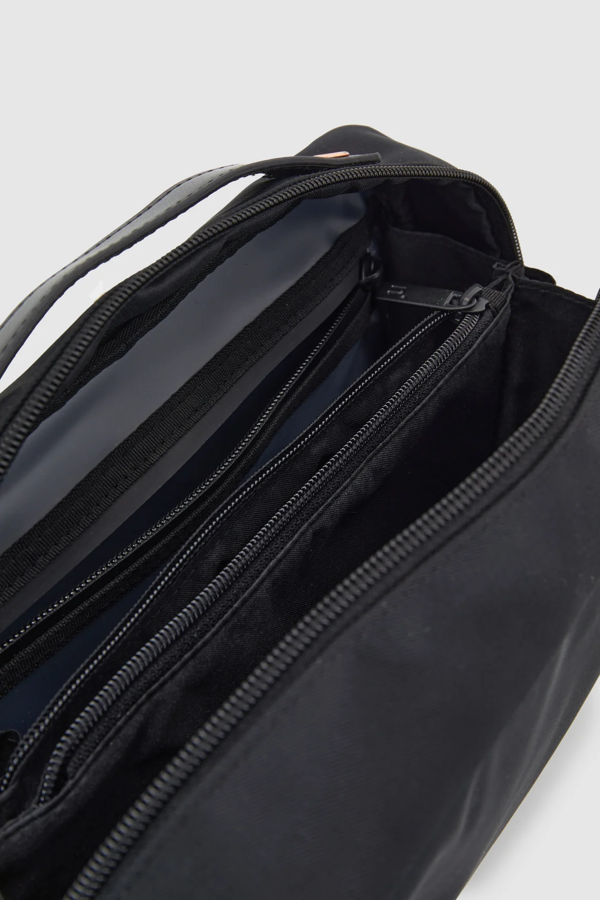1018-twill-beauty-bag-5.webp Twill Beauty Bag