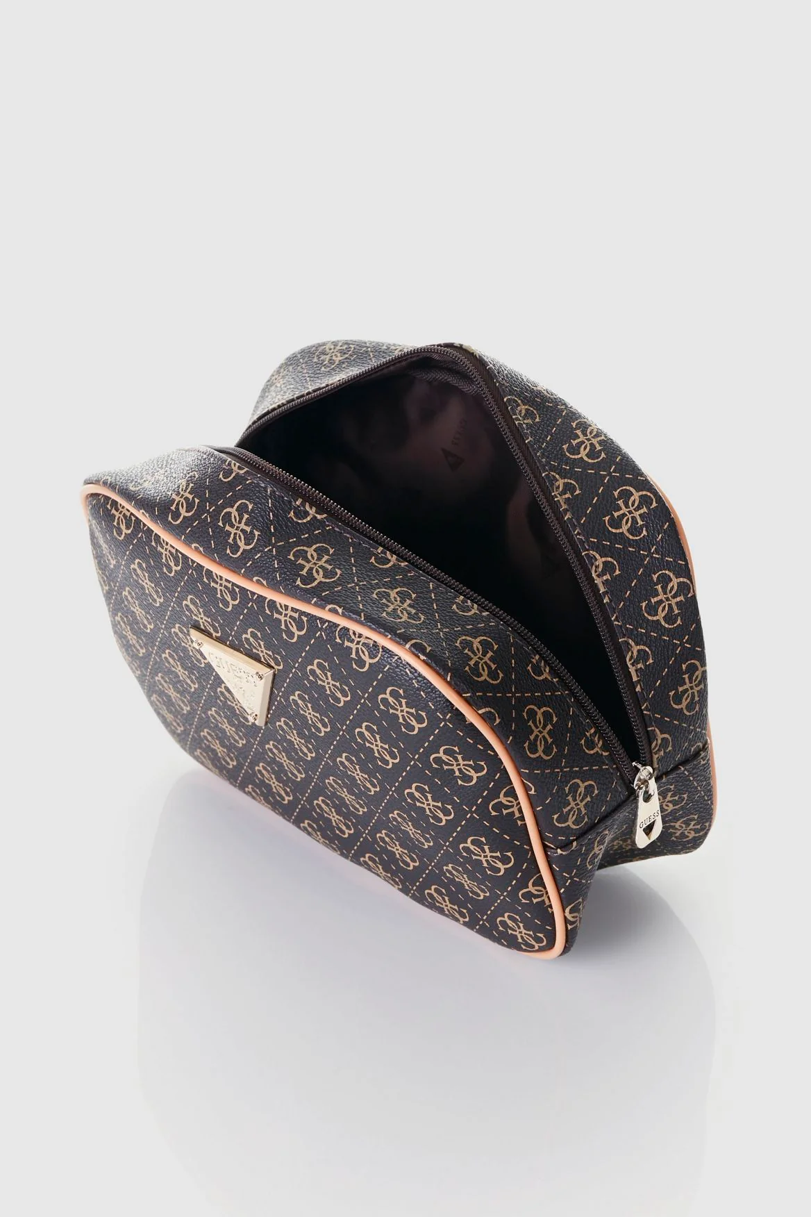 1020-logo-affair-17cm-toiletry-kit-3.webp Logo Affair 17cm Toiletry Kit