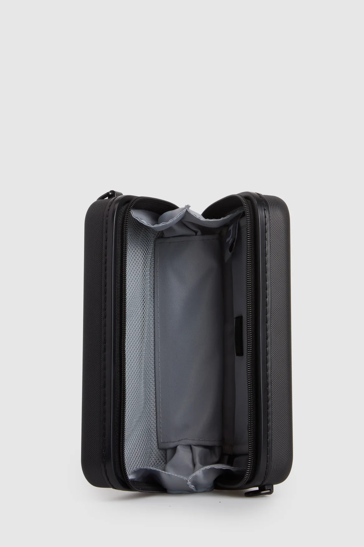 1029-stori-travel-organiser-4.webp Stori Travel Organiser