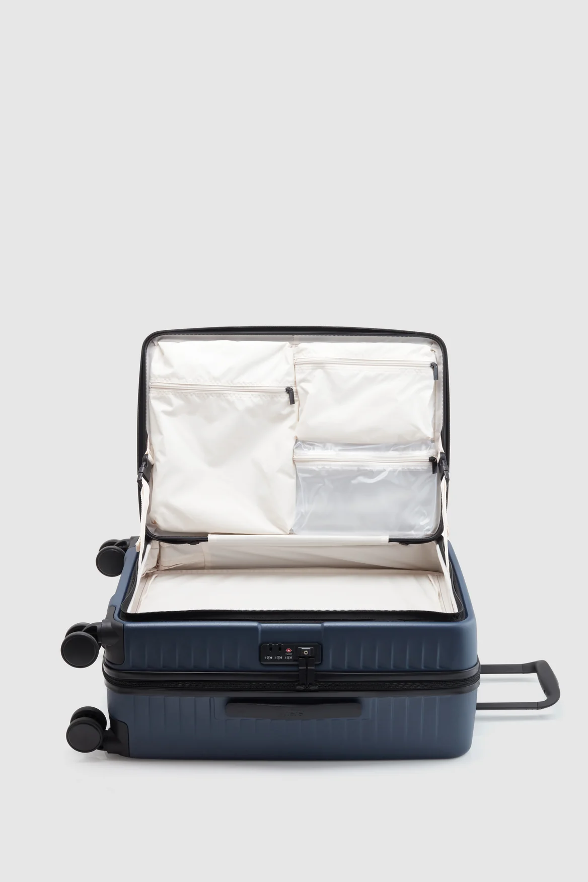 1197-venture-dual-open-3pc-suitcase-set-5.webp Venture Dual Open 3pc Suitcase Set