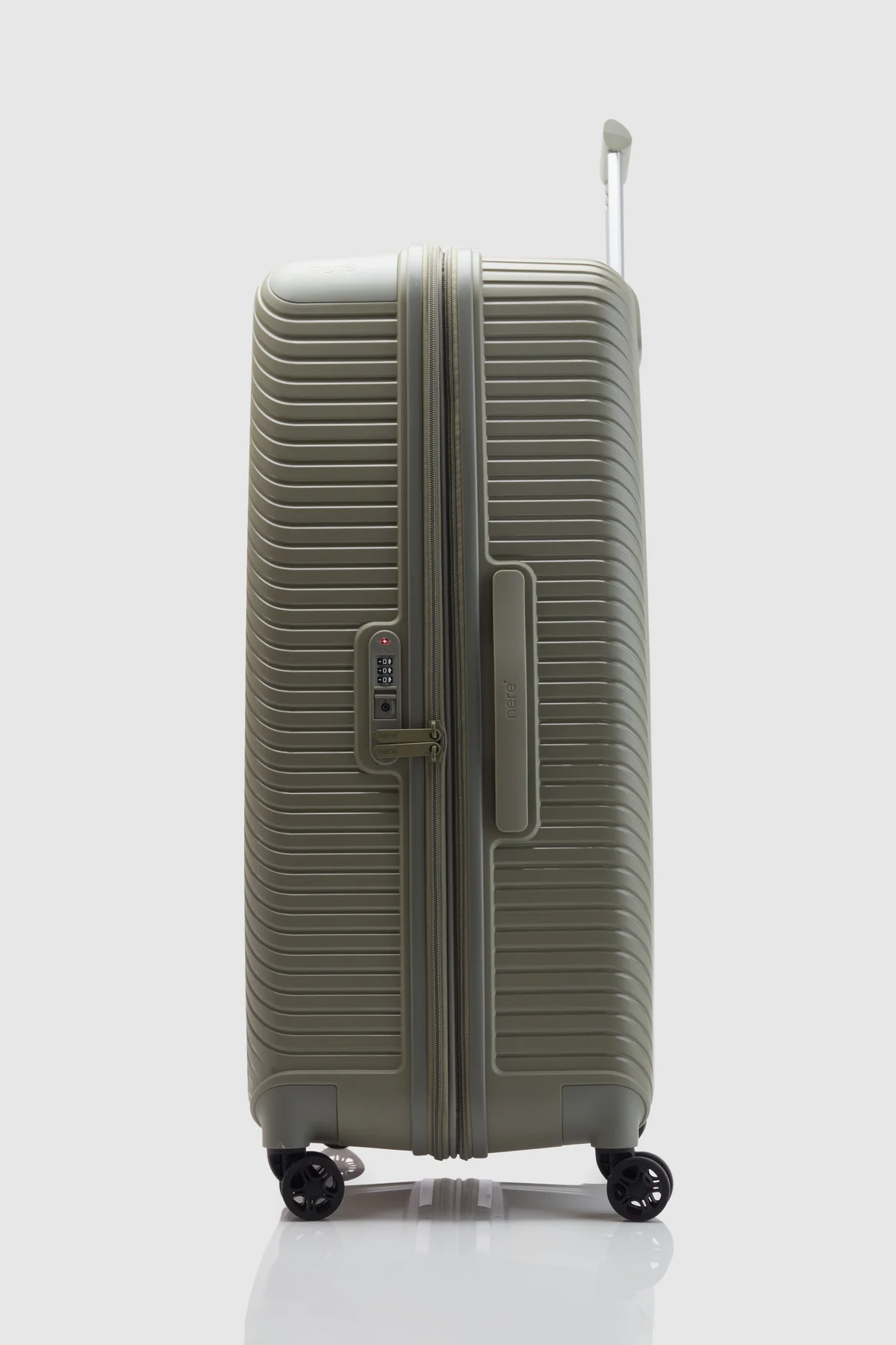 1213-bondi-check-in-80cm-suitcase-2.webp Bondi Check-In 80cm Suitcase