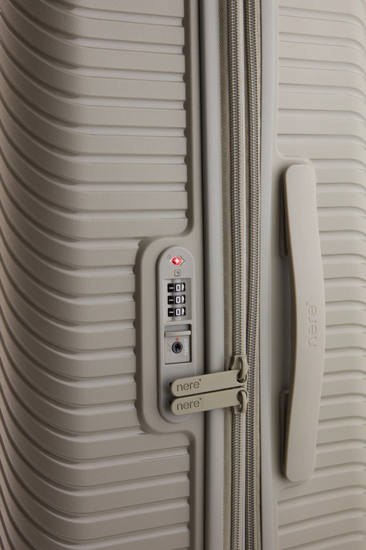 1213-bondi-check-in-80cm-suitcase-7.webp Bondi Check-In 80cm Suitcase