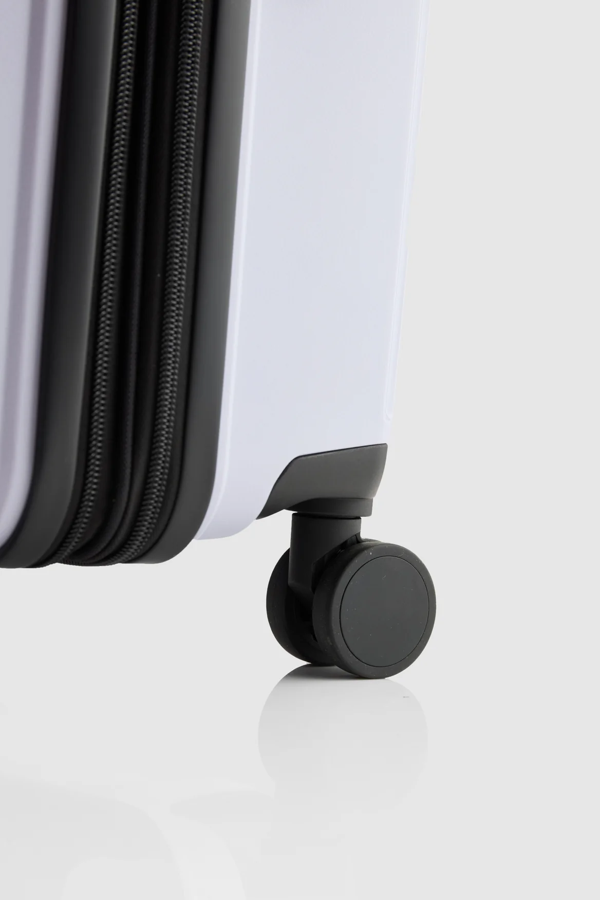 1253-laurel-check-in-65cm-suitcase-6.webp Laurel Check-In 65cm Suitcase