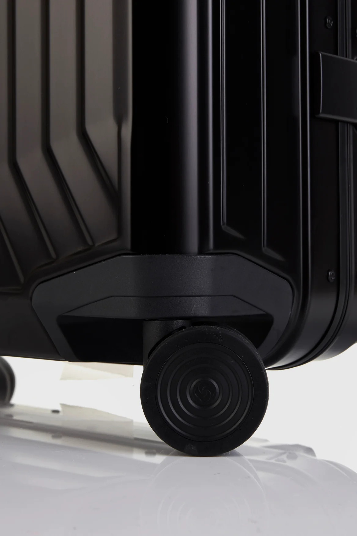 1258-lite-box-alu-76cm-suitcase-5.webp Lite Box ALU 76cm Suitcase