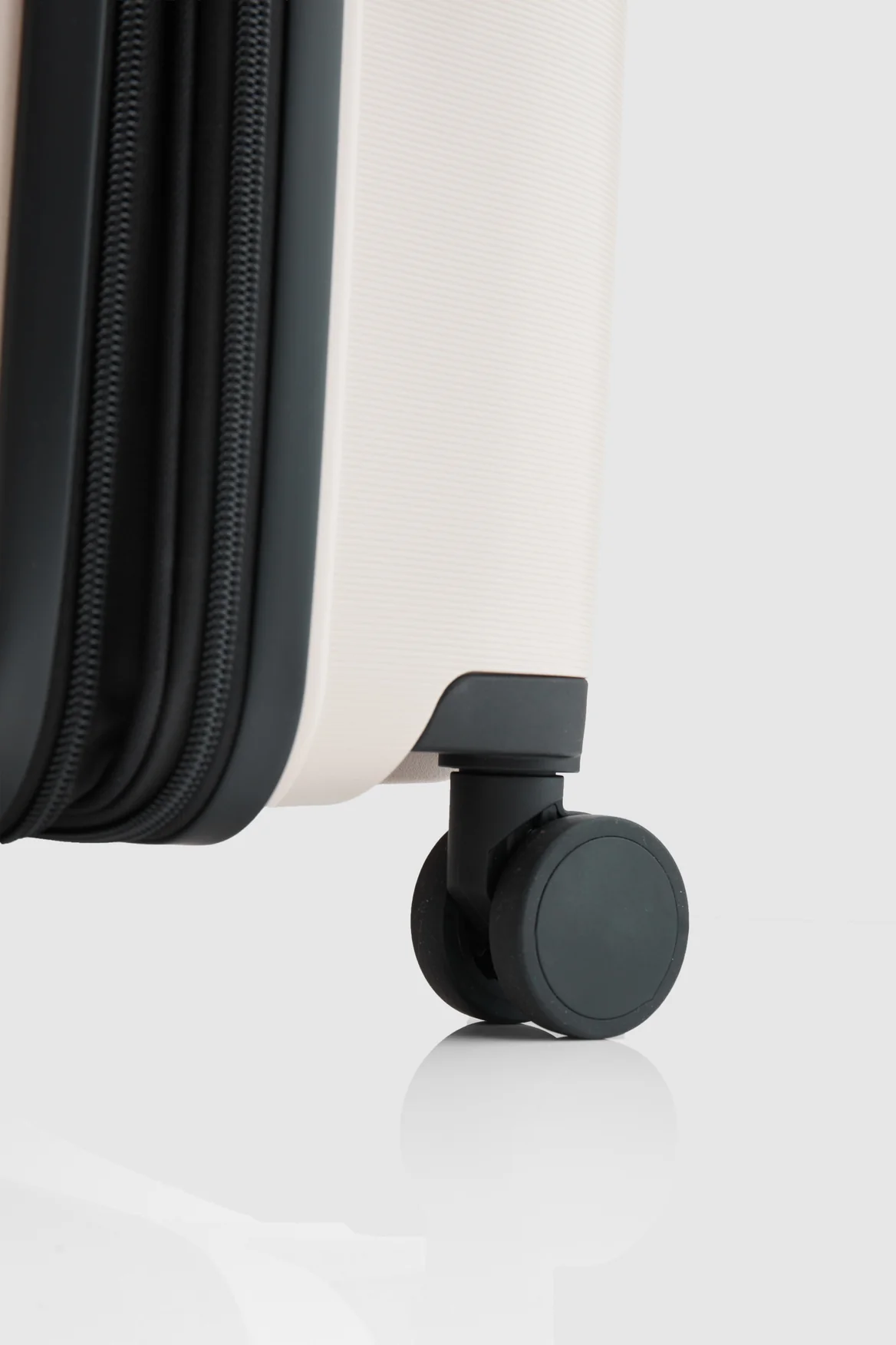 1325-birch-check-in-65cm-suitcase-6.webp Birch Check-In 65cm Suitcase