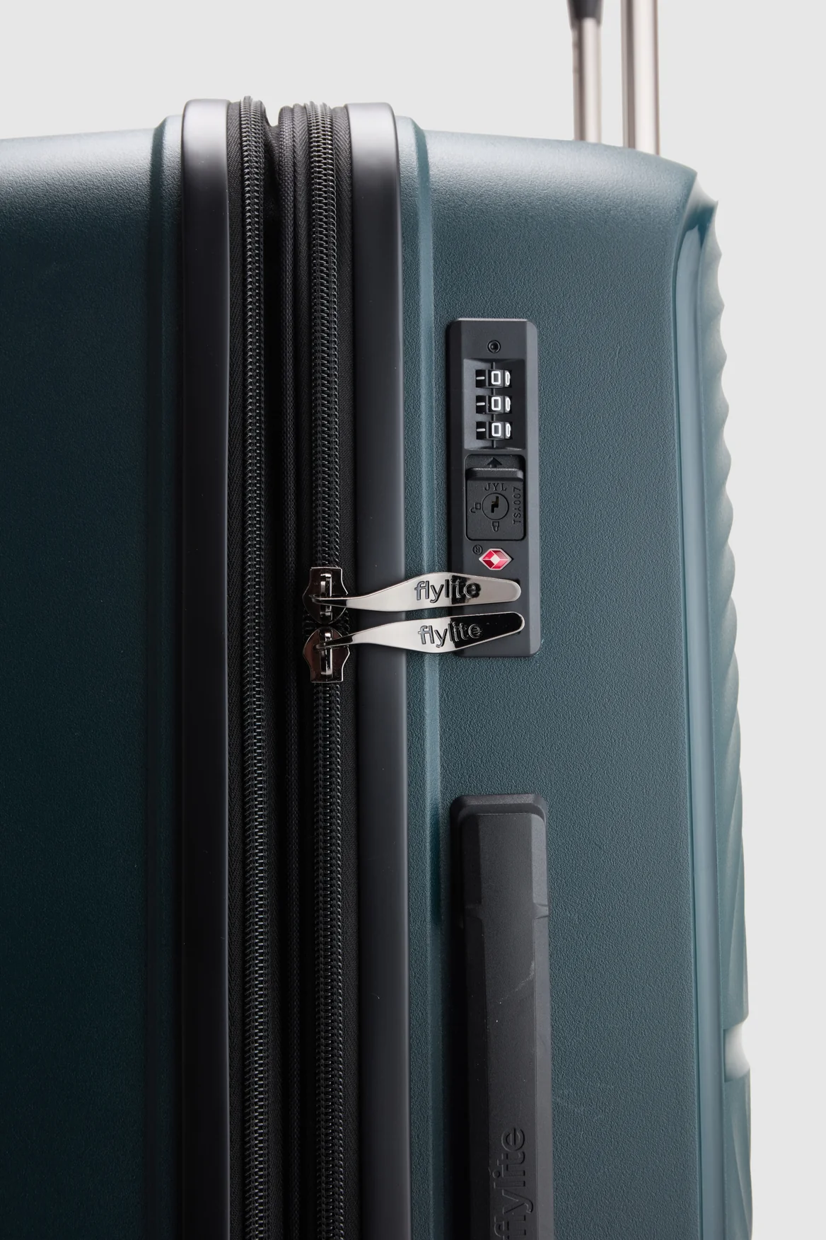1331-laurel-check-in-75cm-suitcase-7.webp Laurel Check-In 75cm Suitcase