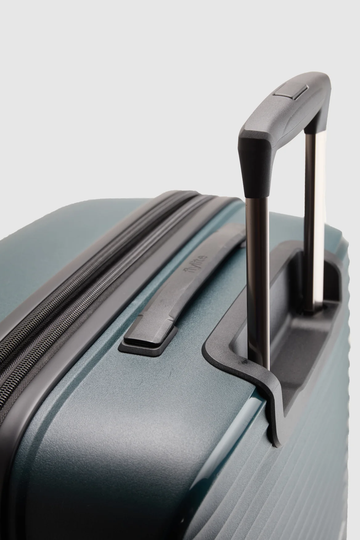 1331-laurel-check-in-75cm-suitcase-8.webp Laurel Check-In 75cm Suitcase