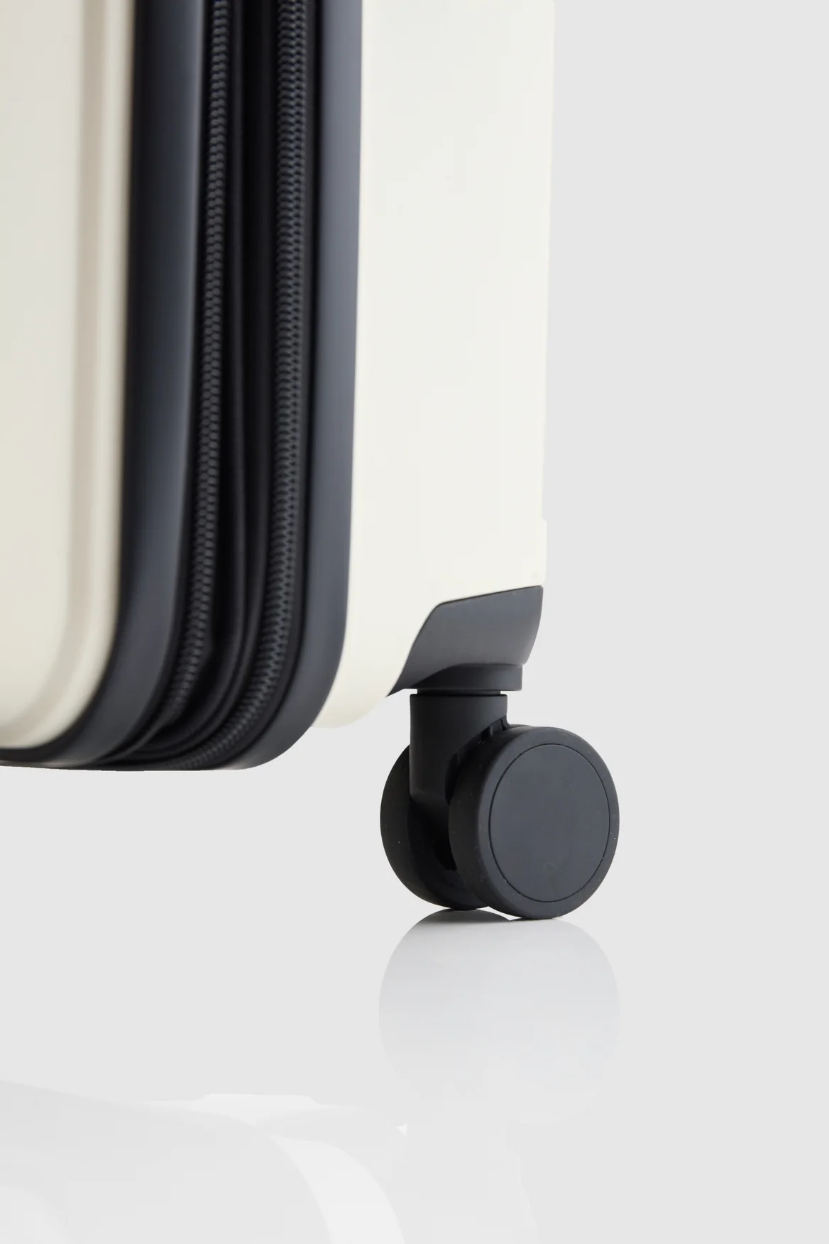 1333-laurel-check-in-65cm-suitcase-6.webp Laurel Check-In 65cm Suitcase