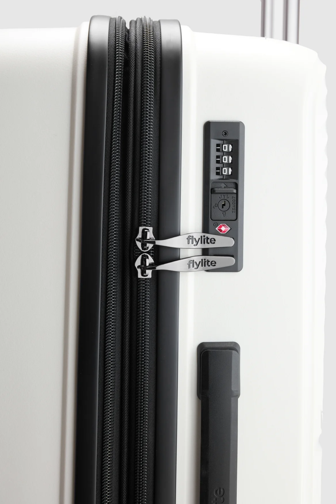 1333-laurel-check-in-65cm-suitcase-7.webp Laurel Check-In 65cm Suitcase