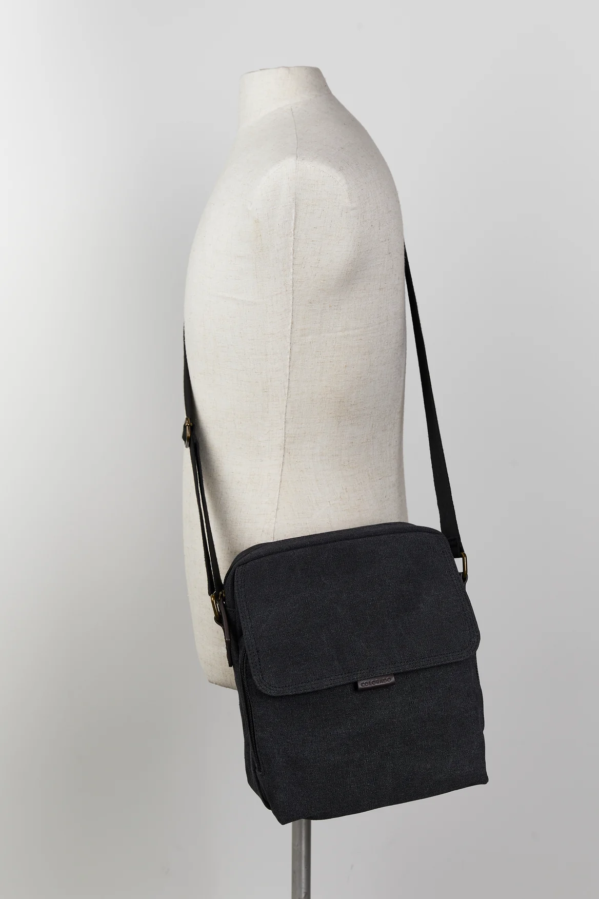 1365-blake-canvas-lea-trim-city-bag-4.webp Blake Canvas/Lea Trim City Bag
