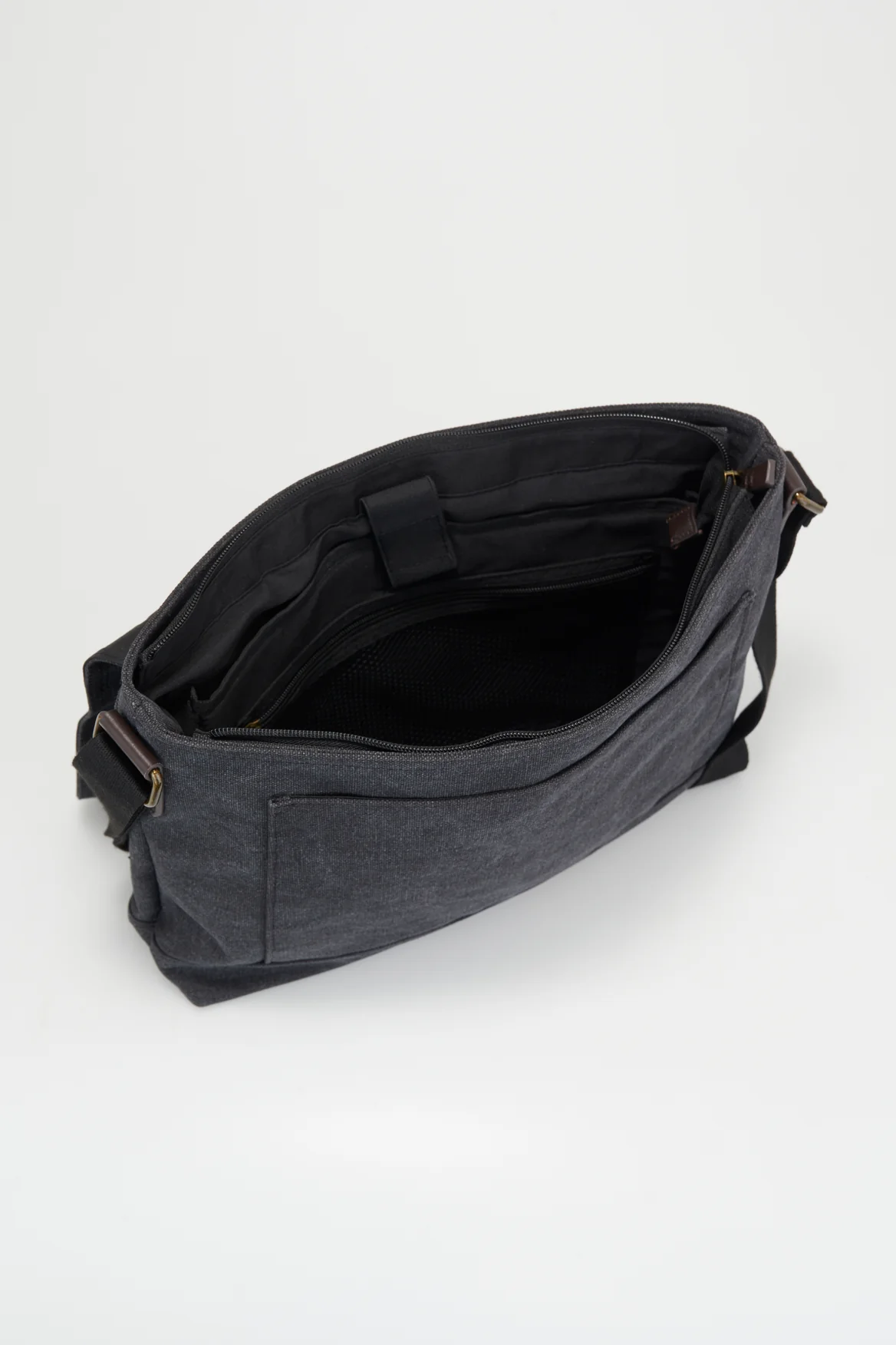 1367-blake-canvas-lea-trim-satchel-3.webp Blake Canvas/Lea Trim Satchel