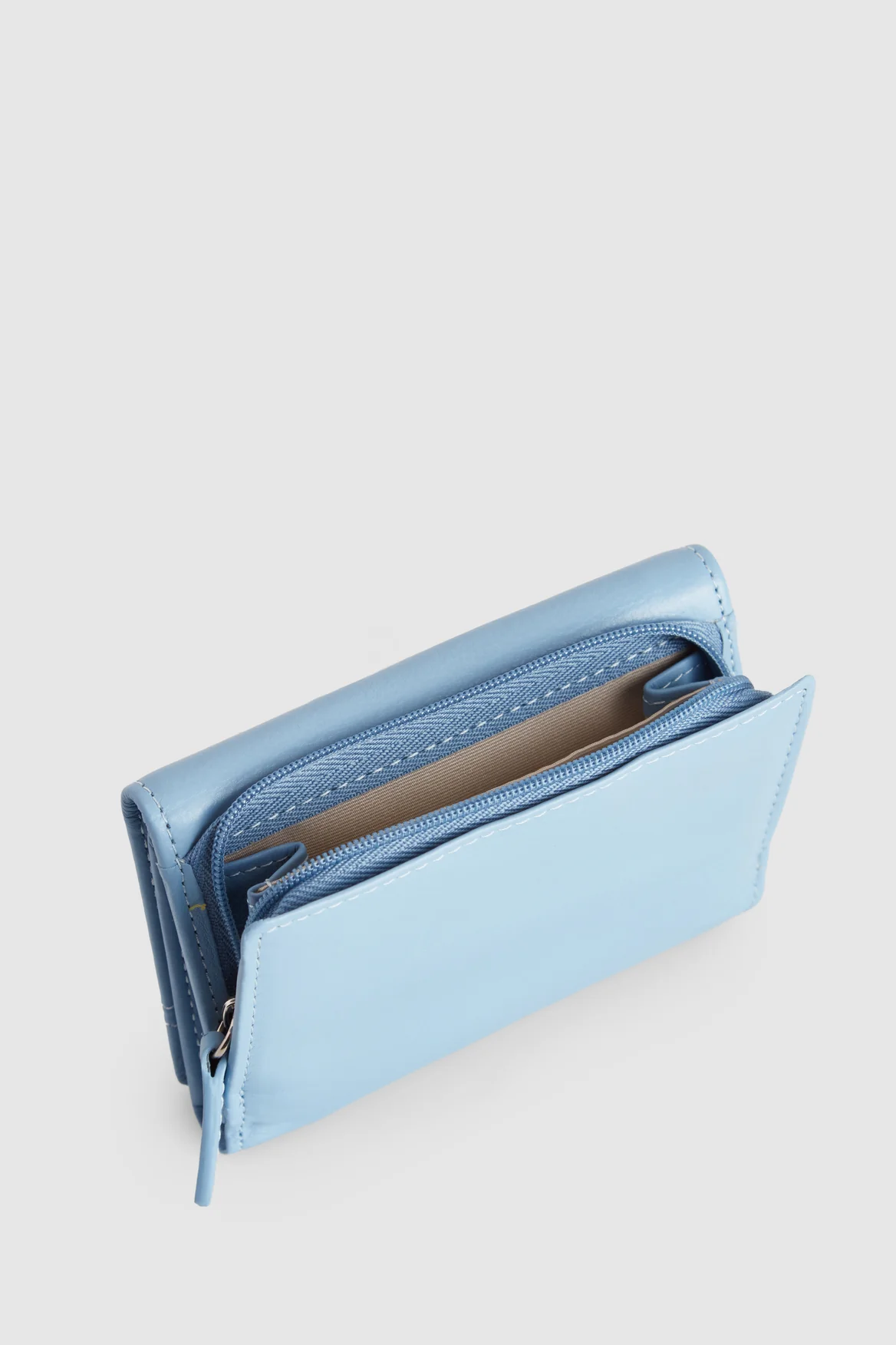 1368-leather-small-trifold-wallet-4.webp Leather Small Trifold Wallet