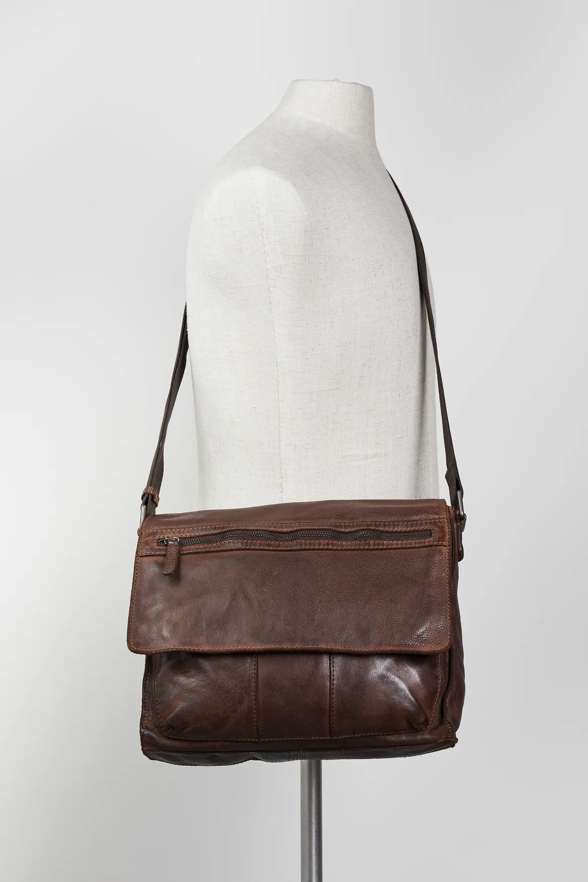 1371-anthony-leather-e-w-satchel-4.webp Anthony Leather E/W Satchel
