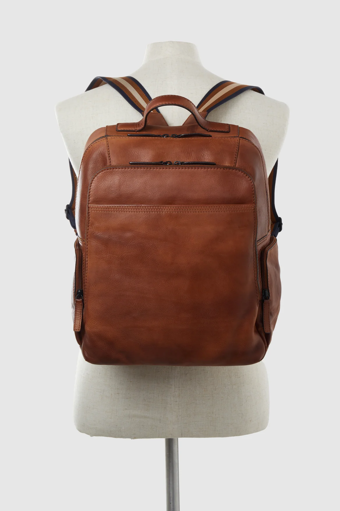 1381-lucas-leather-large-backpack-4.webp Lucas Leather Large Backpack