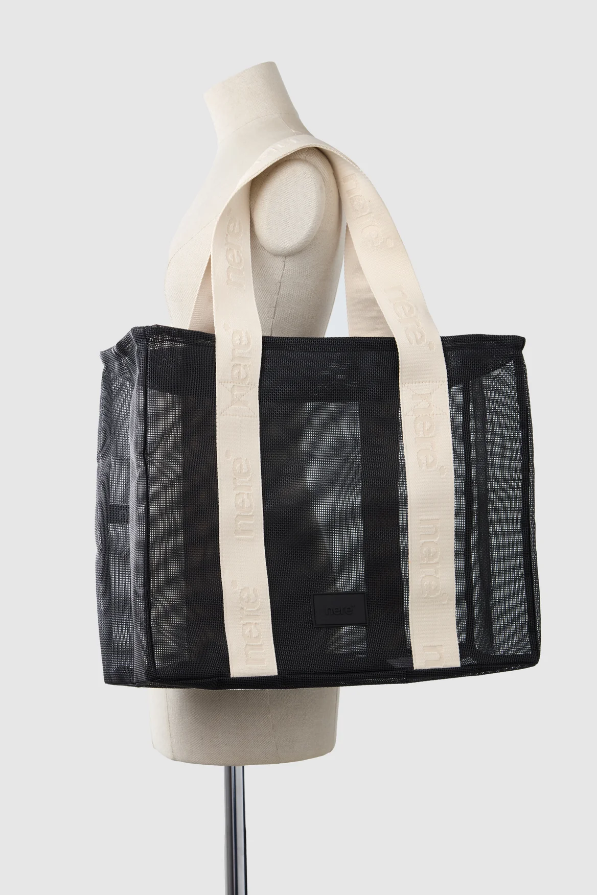 147-beach-mesh-tote-bag-5.webp Beach Mesh Tote Bag