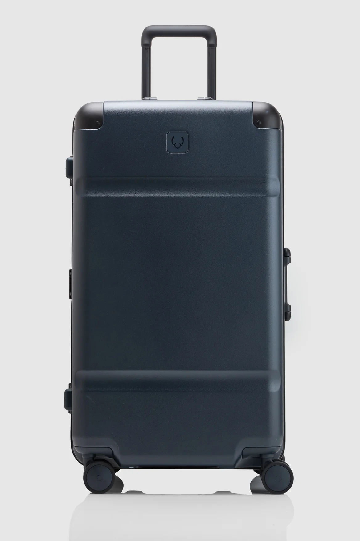 15-heritage-stripe-trunk-suitcase-4.webp Heritage Stripe Trunk Suitcase
