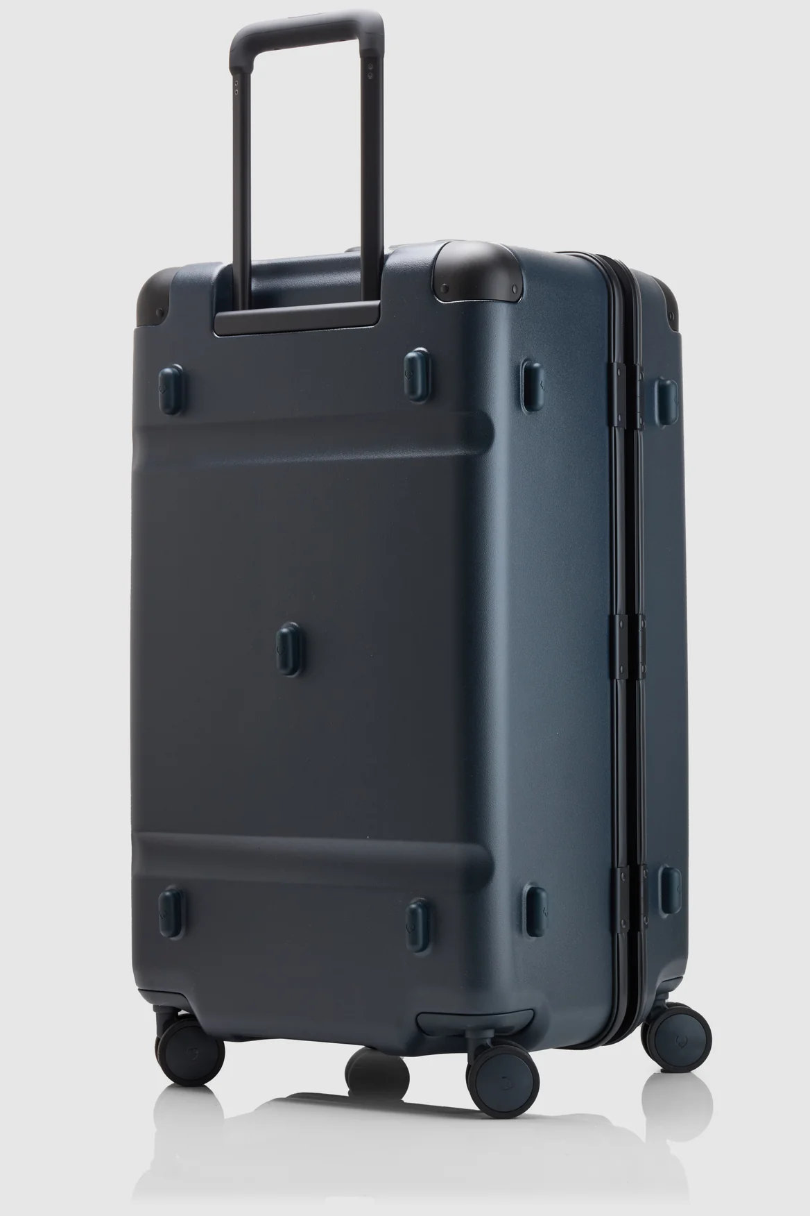 15-heritage-stripe-trunk-suitcase-5.webp Heritage Stripe Trunk Suitcase
