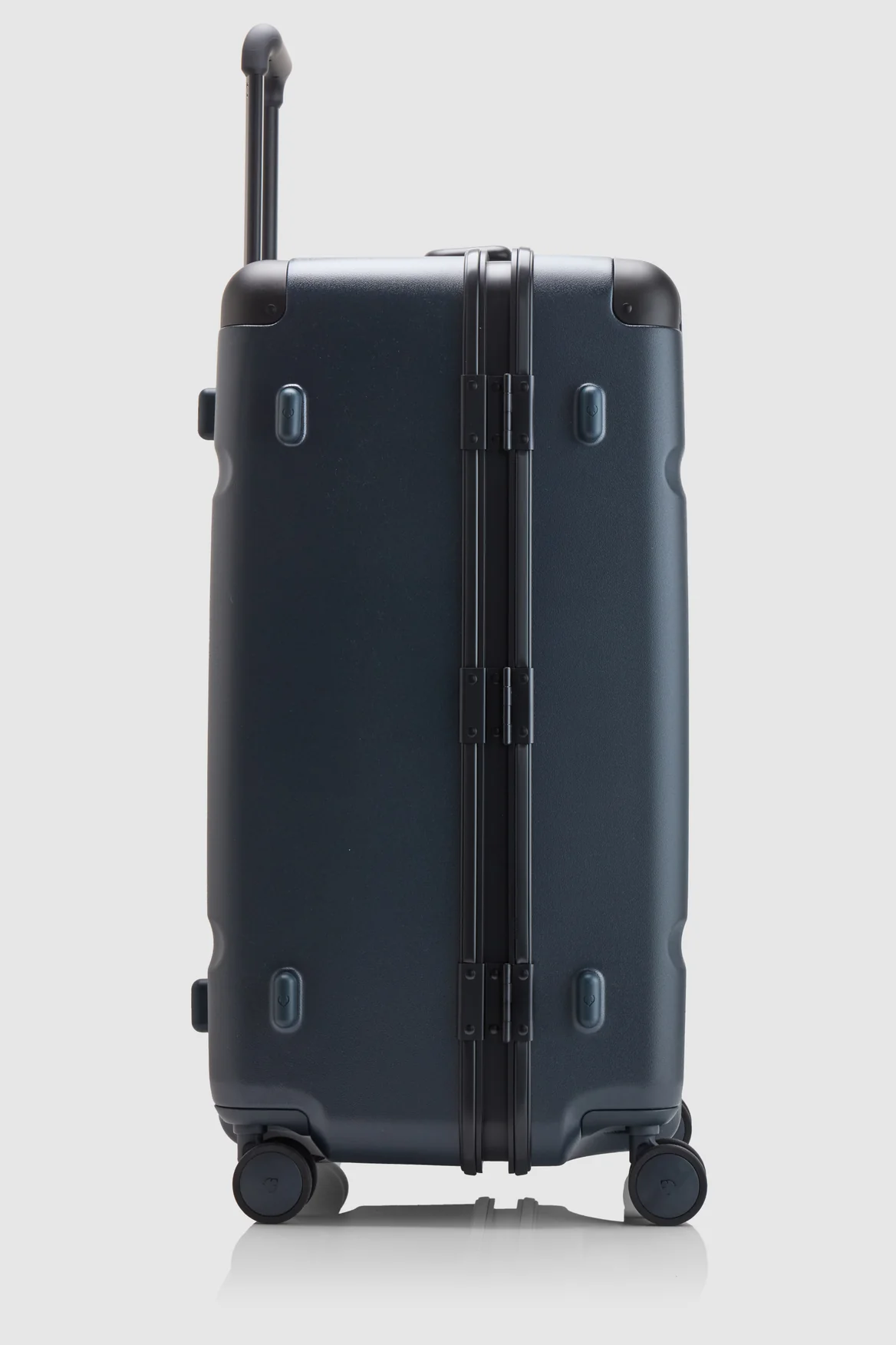 15-heritage-stripe-trunk-suitcase-6.webp Heritage Stripe Trunk Suitcase