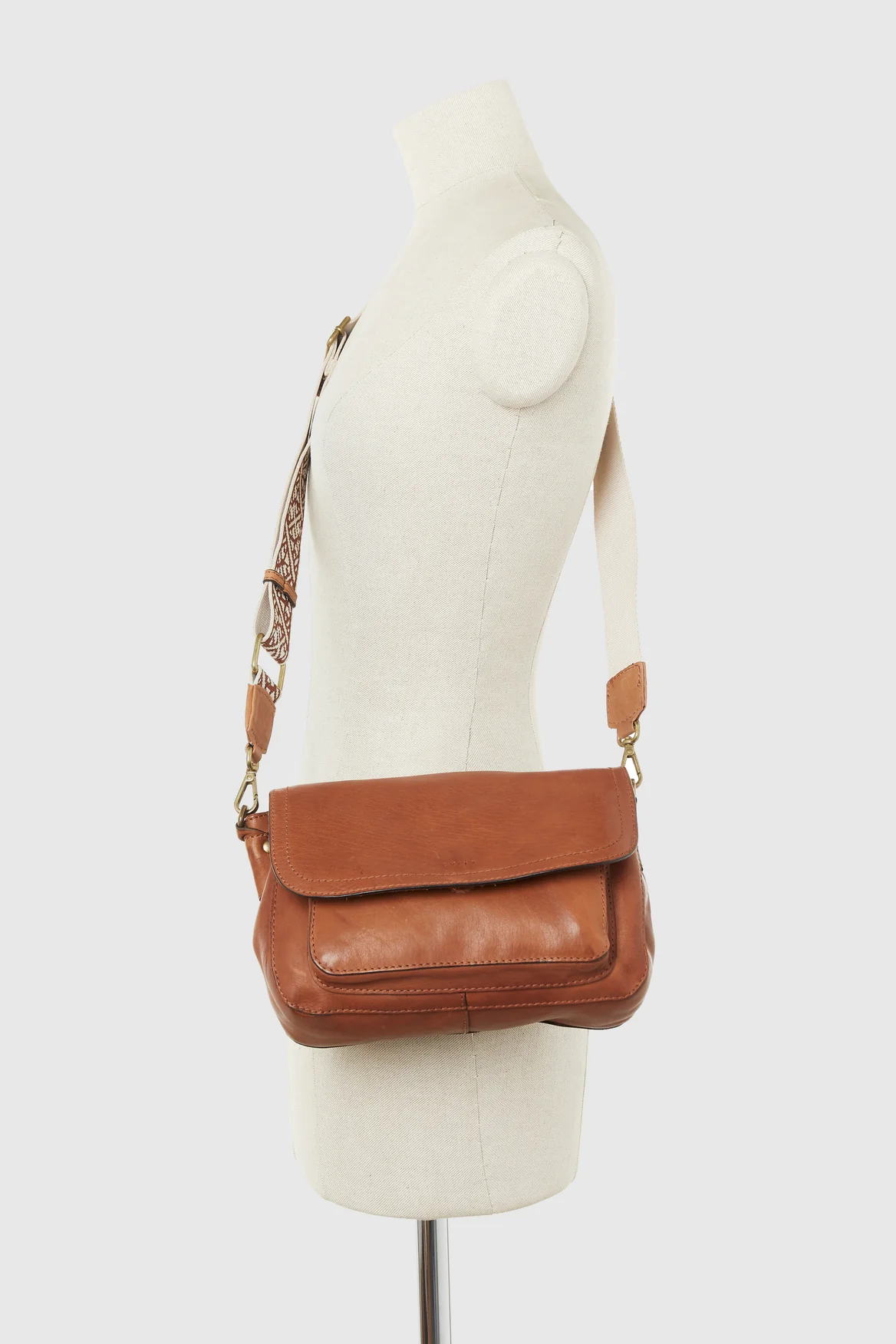 1502-pia-leather-flap-crossbody-bag-4.webp Pia Leather Flap Crossbody Bag