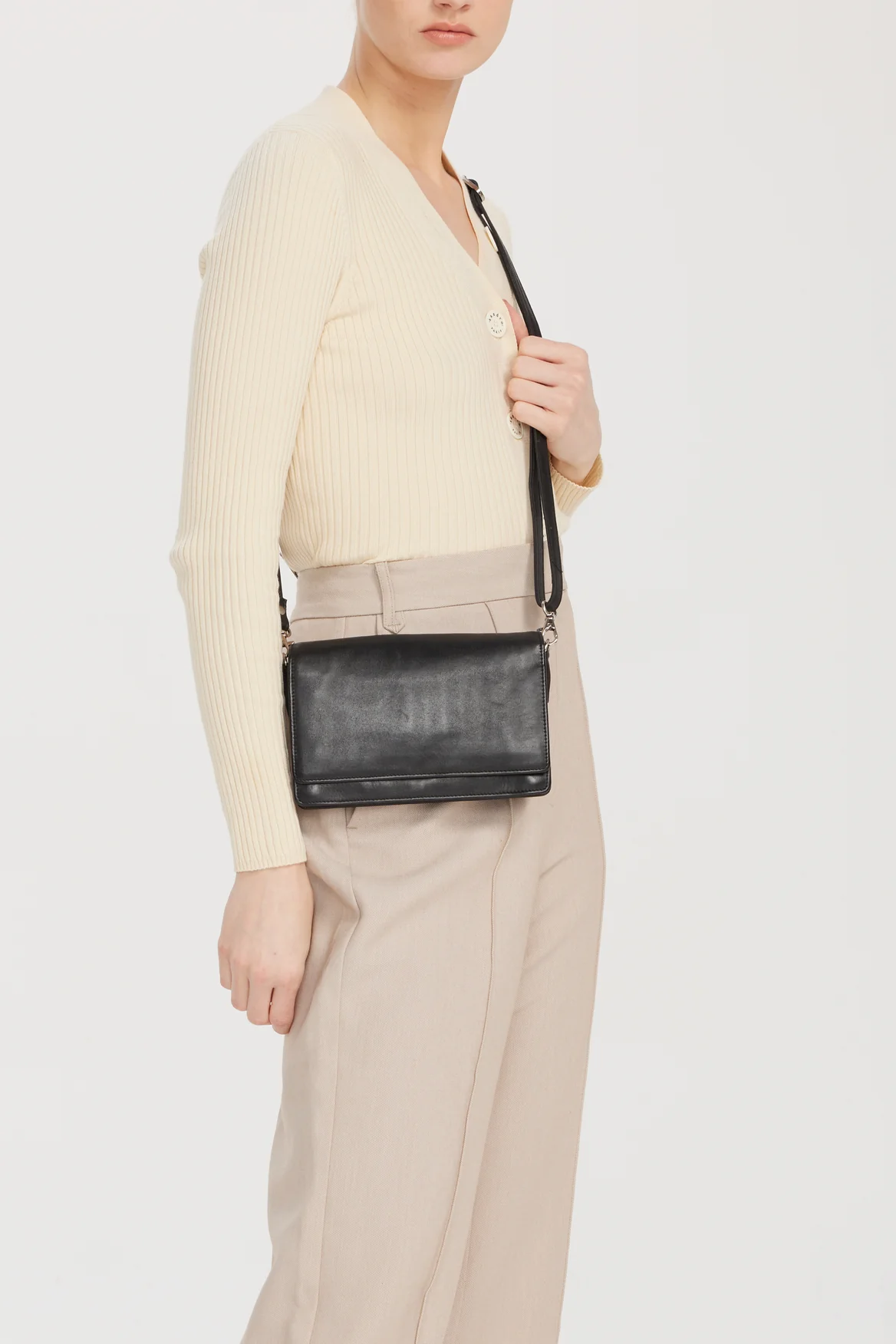 1524-rae-leather-organiser-crossbody-4.webp Rae Leather Organiser Crossbody