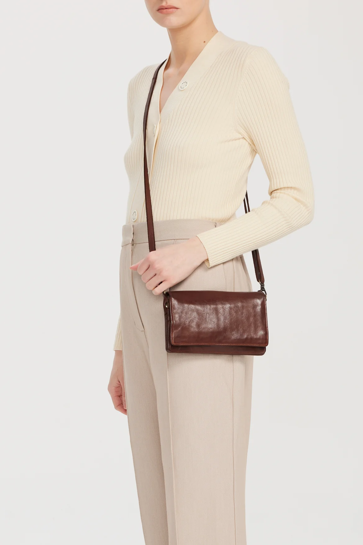 1526-rae-leather-organiser-crossbody-4.webp Rae Leather Organiser Crossbody