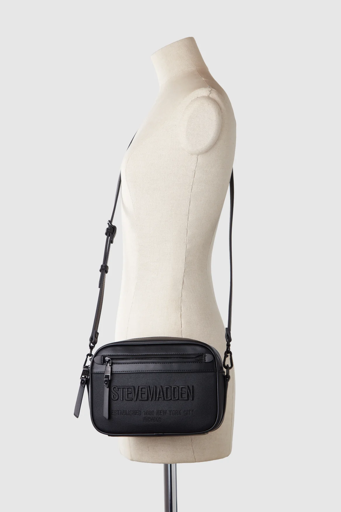1528-aize-camera-crossbody-bag-6.webp Aize Camera Crossbody Bag