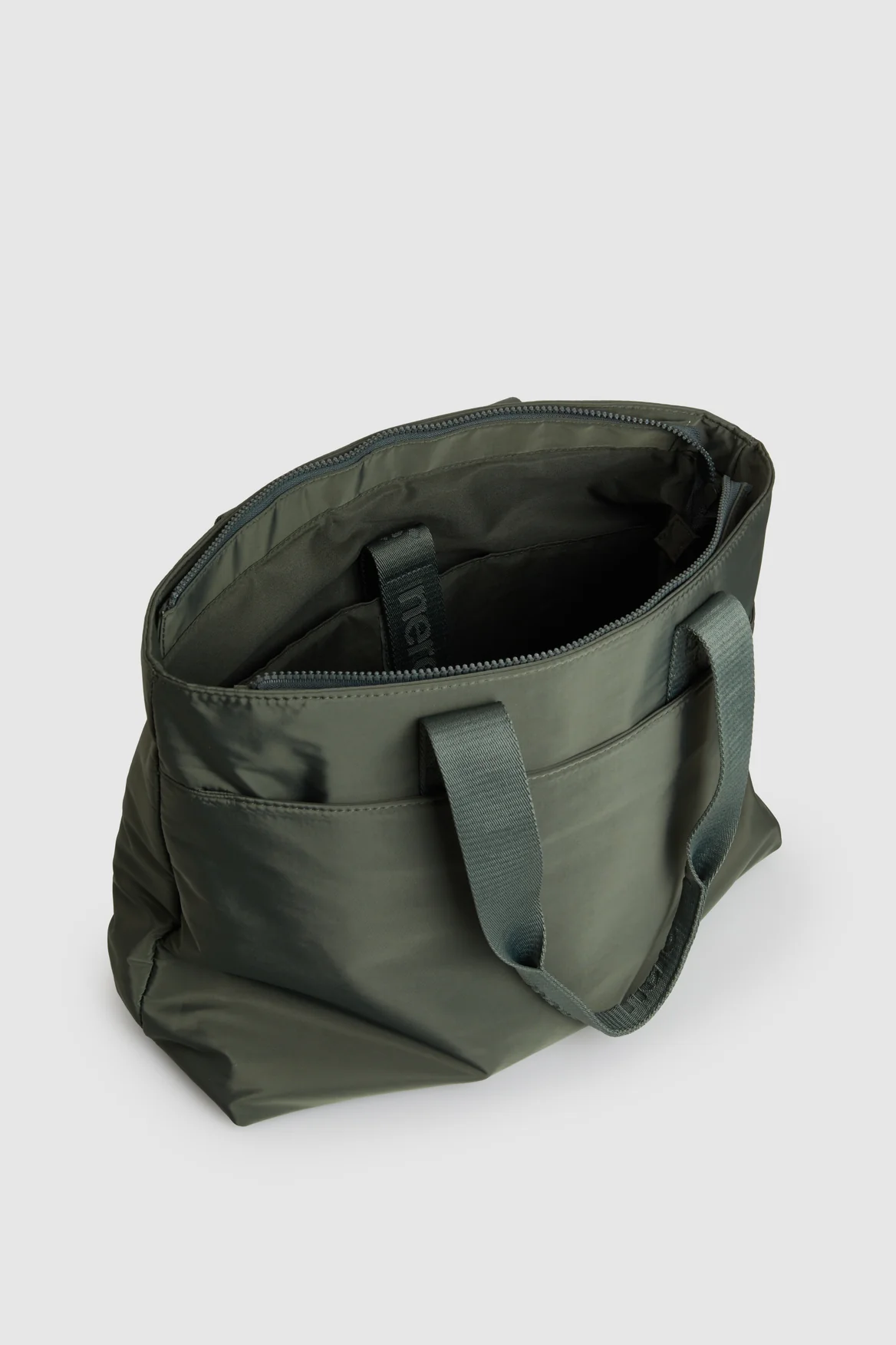 1573-seeker-travel-tote-bag-3.webp Seeker Travel Tote Bag