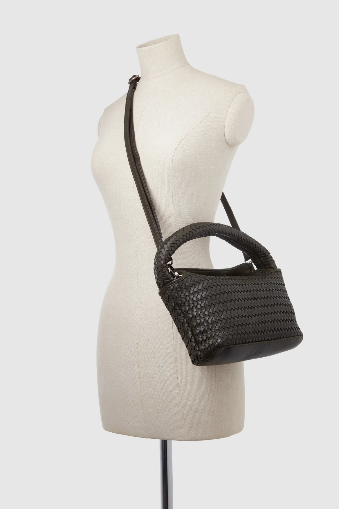 1590-mira-leather-shoulder-bag-5.webp Mira Leather Shoulder Bag