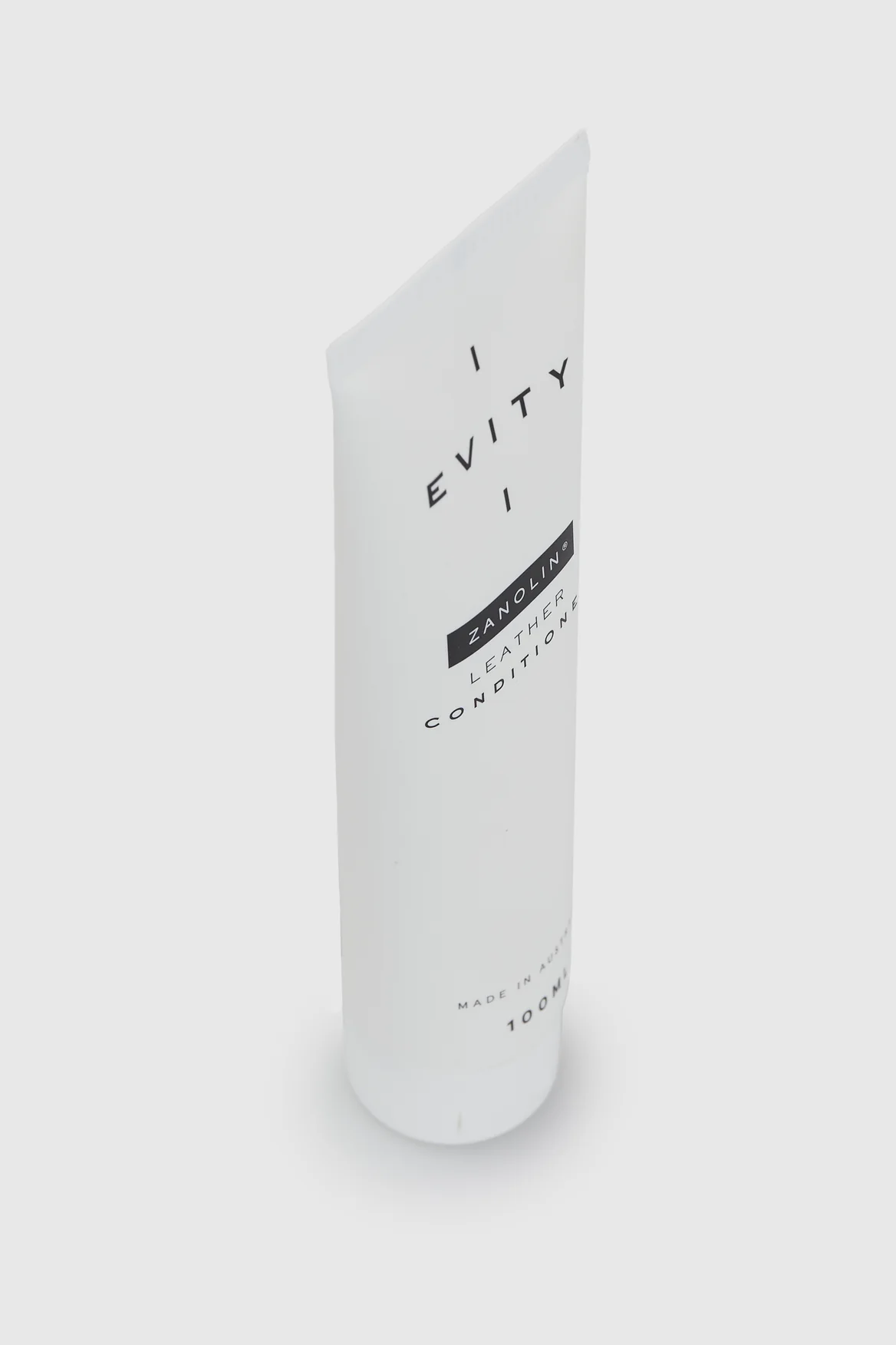 1635-leather-conditioner-3.webp Leather Conditioner