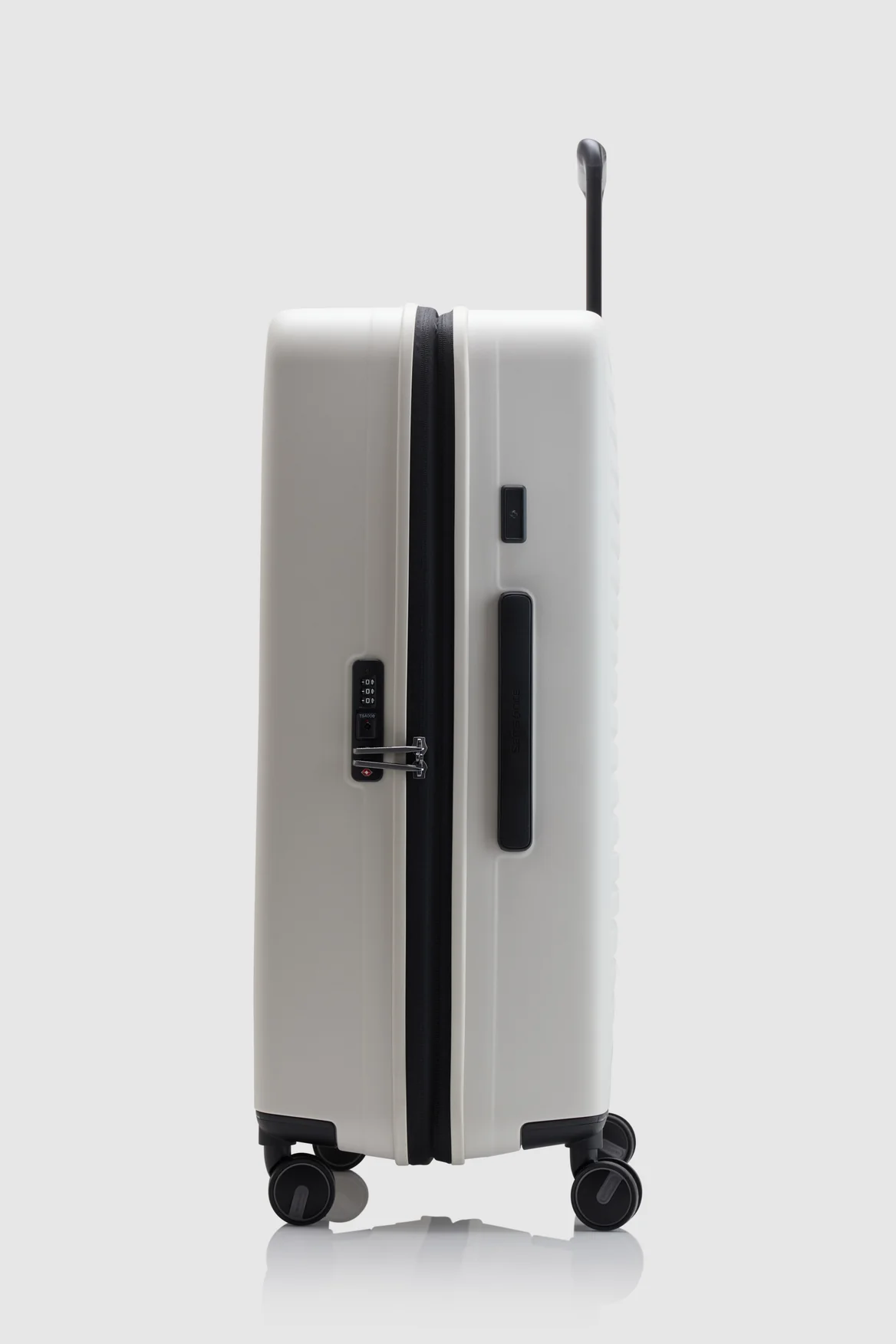 1672-restackd-75cm-suitcase-2.webp Restackd 75cm Suitcase