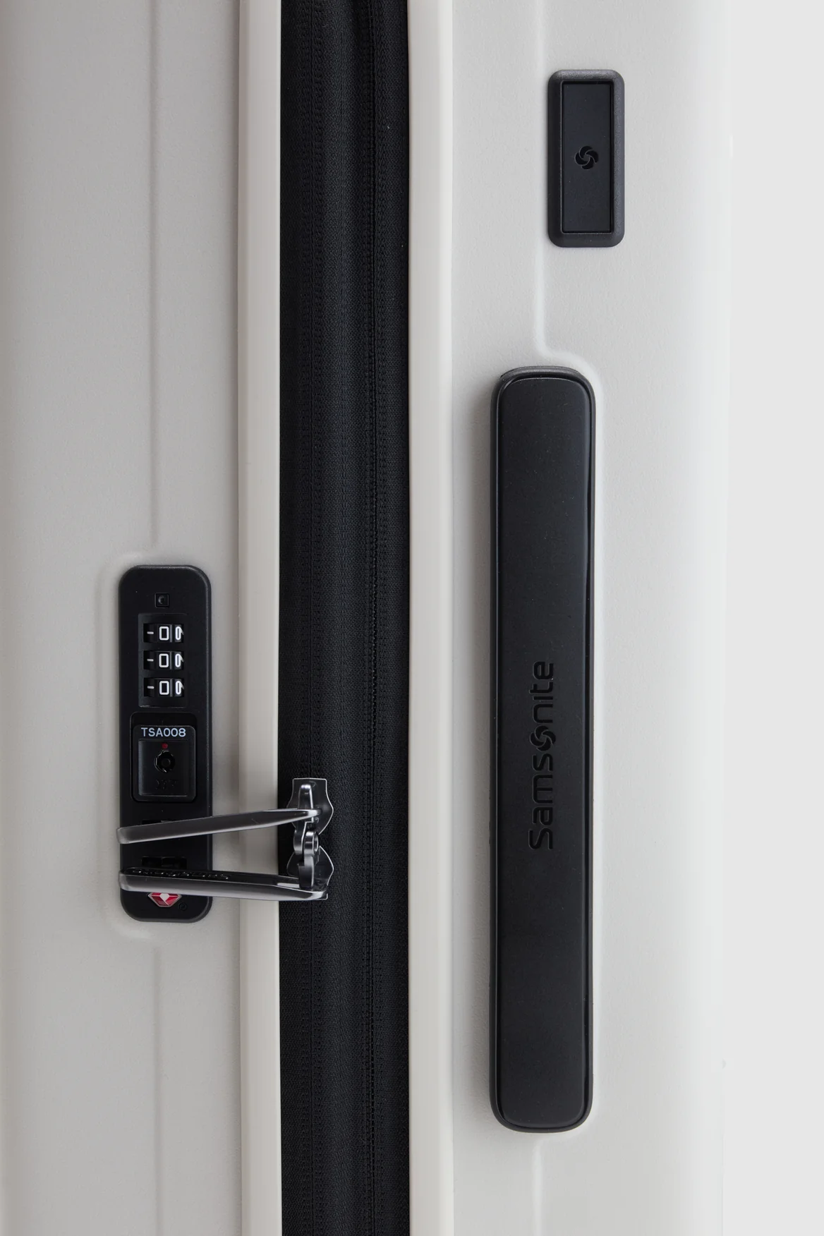 1672-restackd-75cm-suitcase-8.webp Restackd 75cm Suitcase