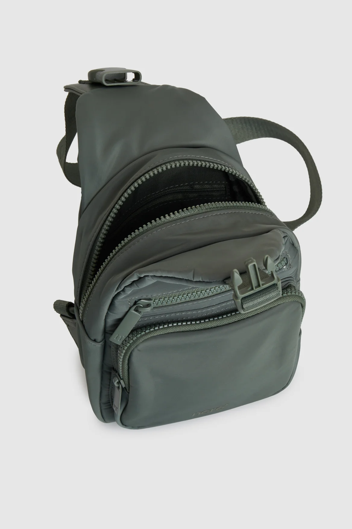1700-seeker-rfid-sling-bag-3.webp Seeker RFID Sling Bag