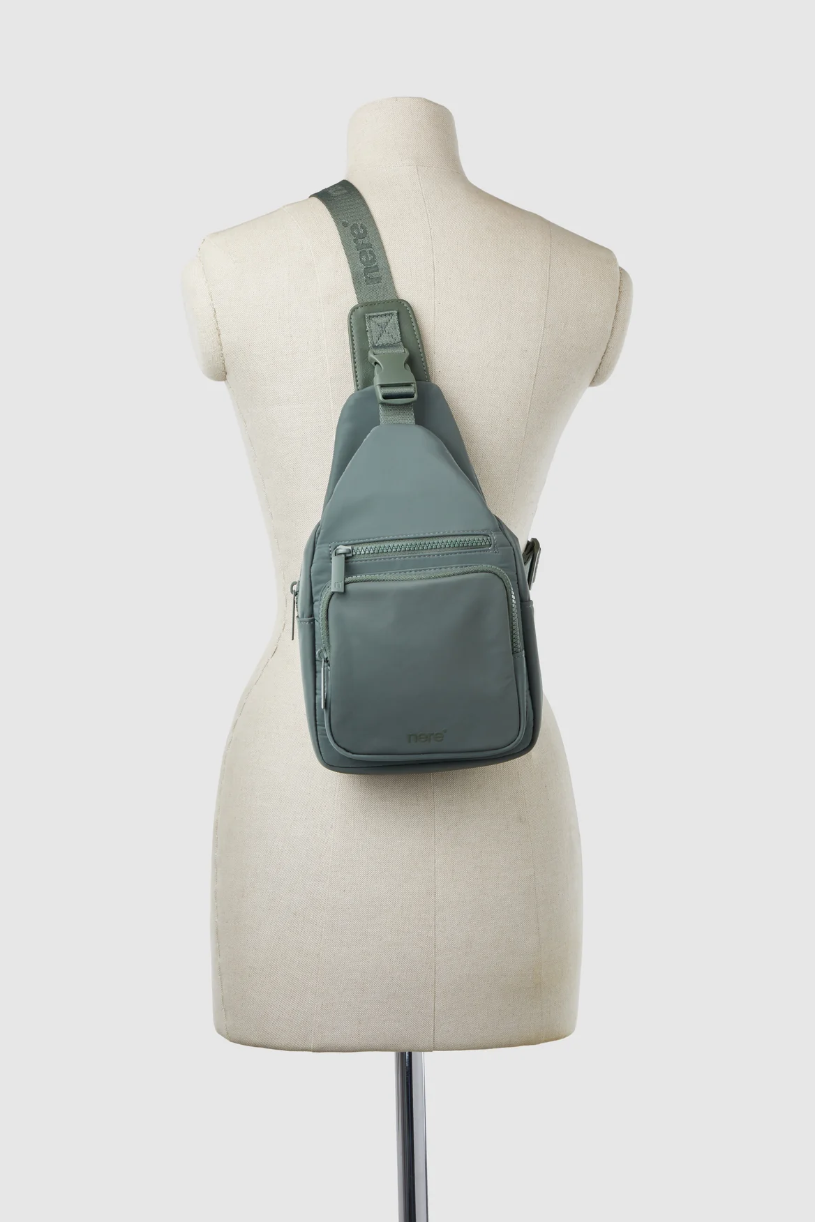 1700-seeker-rfid-sling-bag-4.webp Seeker RFID Sling Bag