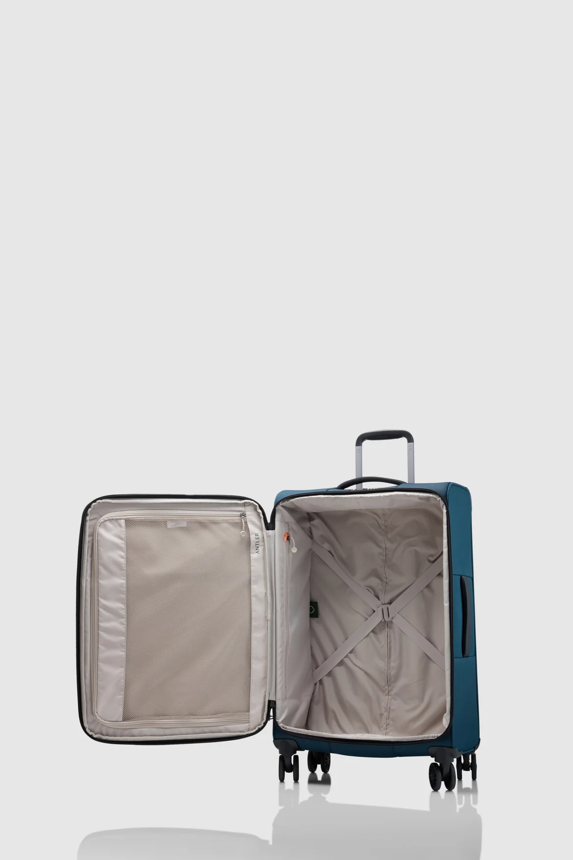 18-soft-stripe-2-0-81cm-suitcase-3.webp Soft Stripe 2.0 81cm Suitcase