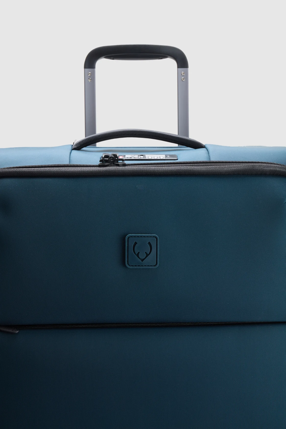18-soft-stripe-2-0-81cm-suitcase-8.webp Soft Stripe 2.0 81cm Suitcase