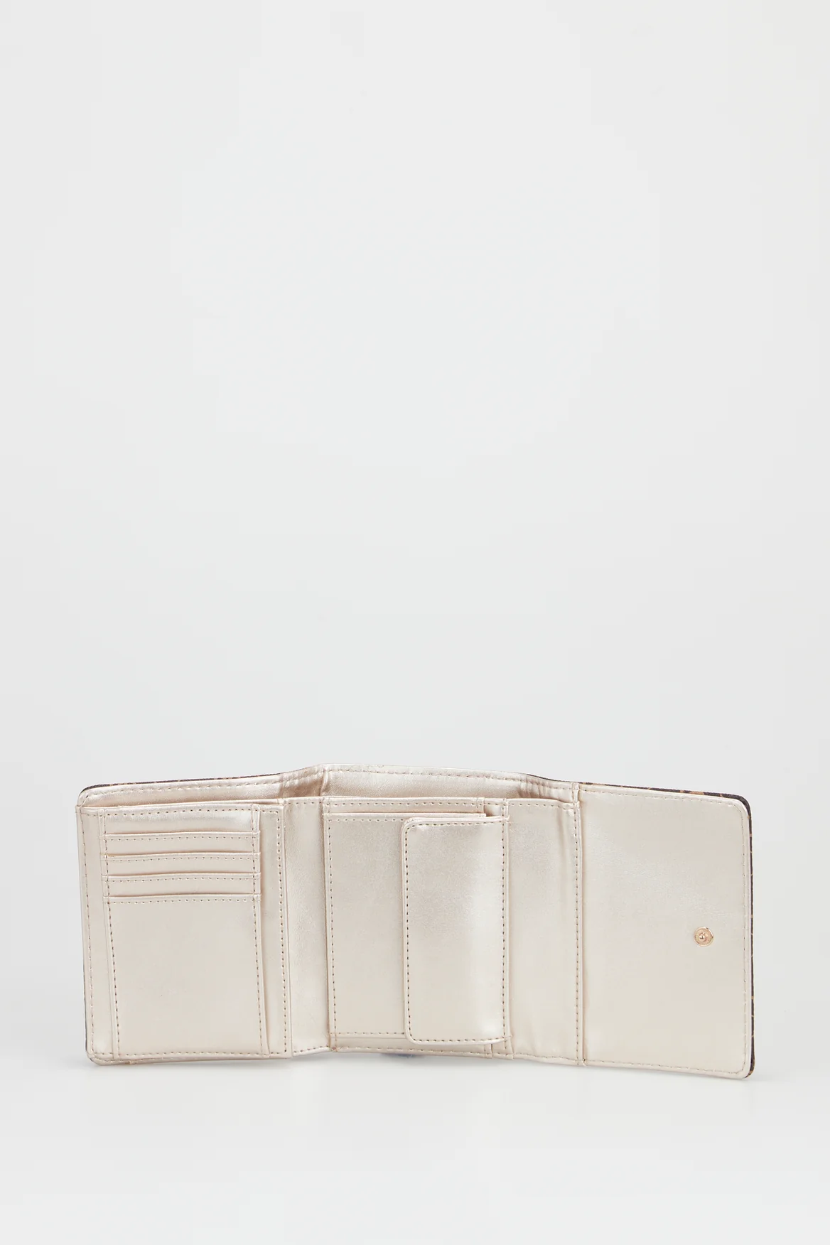 1840-laurel-small-trifold-wallet-3.webp Laurel Small Trifold Wallet