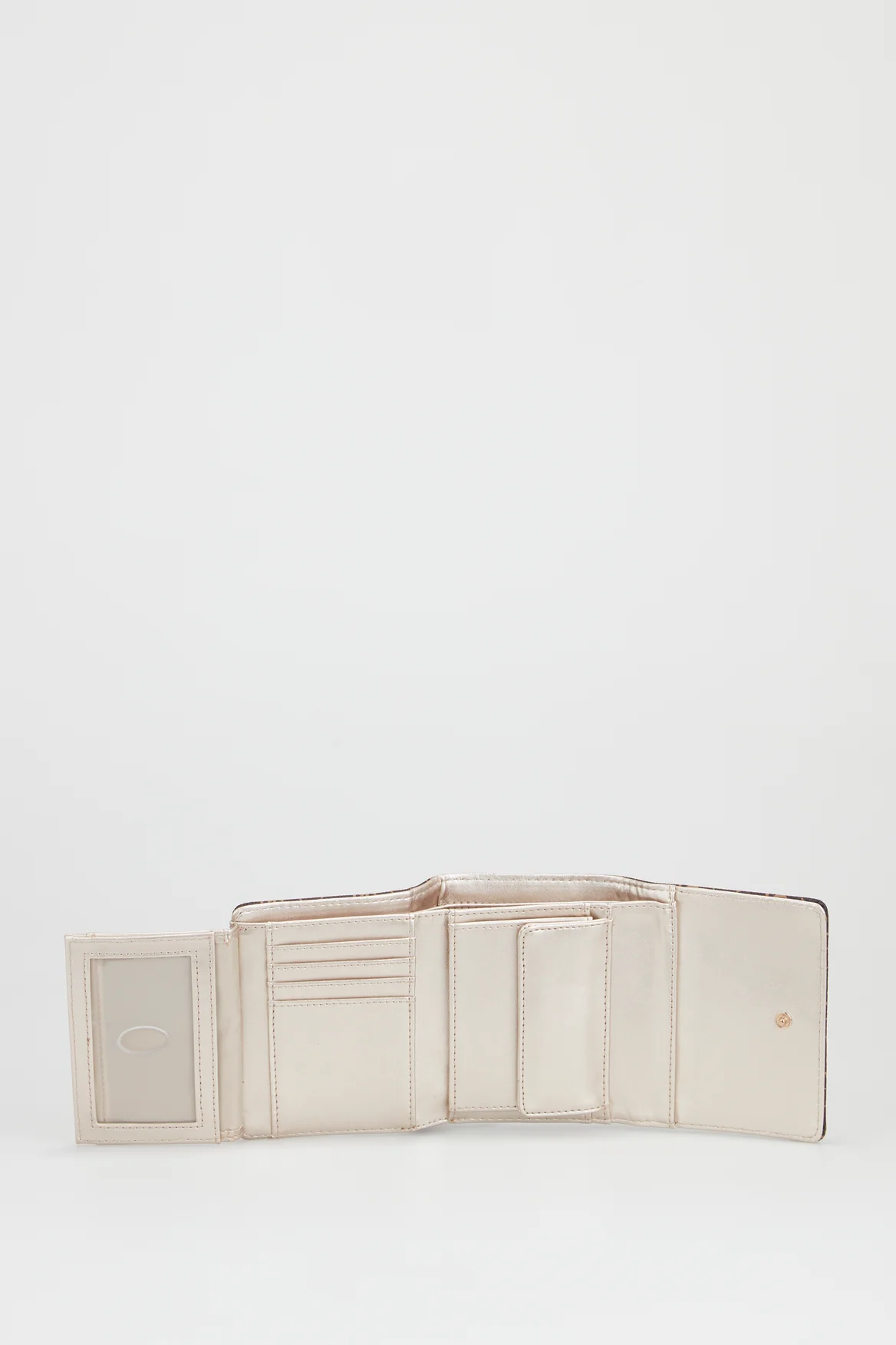 1840-laurel-small-trifold-wallet-4.webp Laurel Small Trifold Wallet