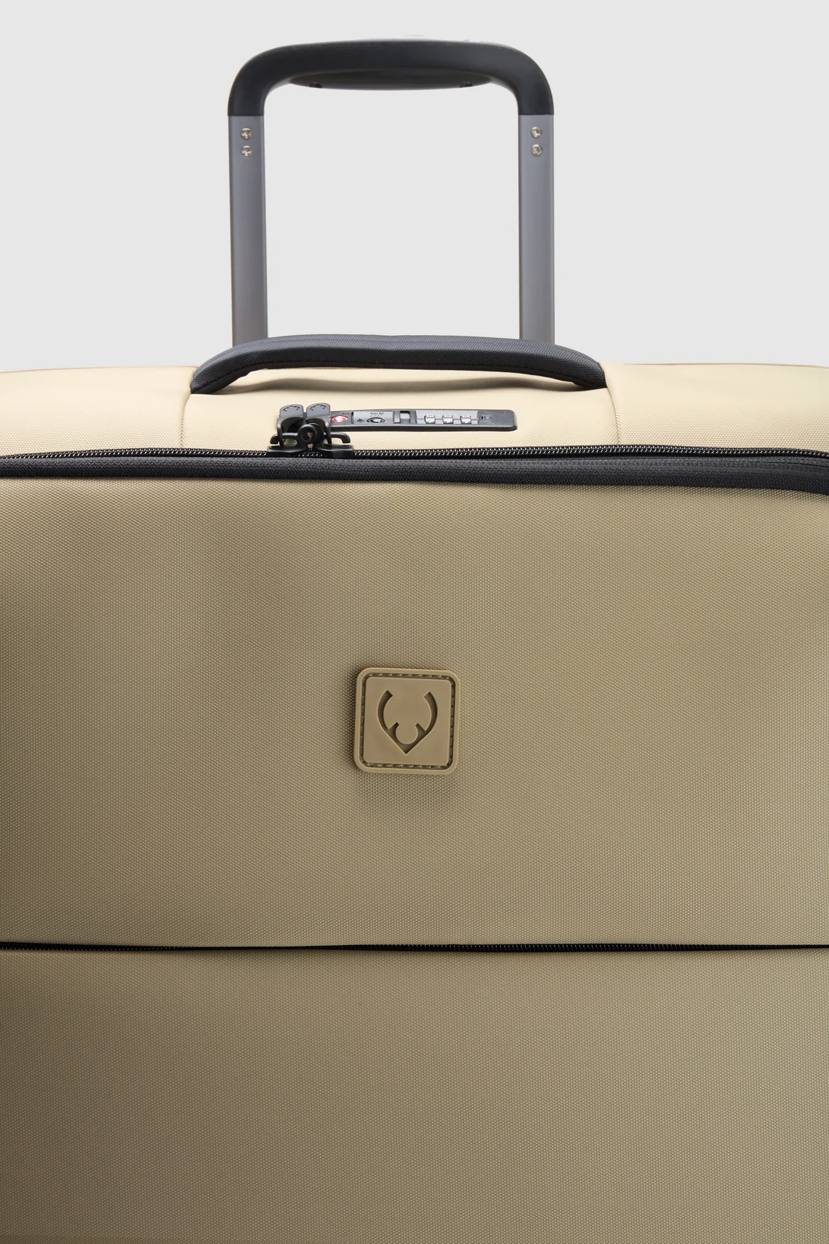21-soft-stripe-2-0-69cm-suitcase-8.webp Soft Stripe 2.0 69cm Suitcase