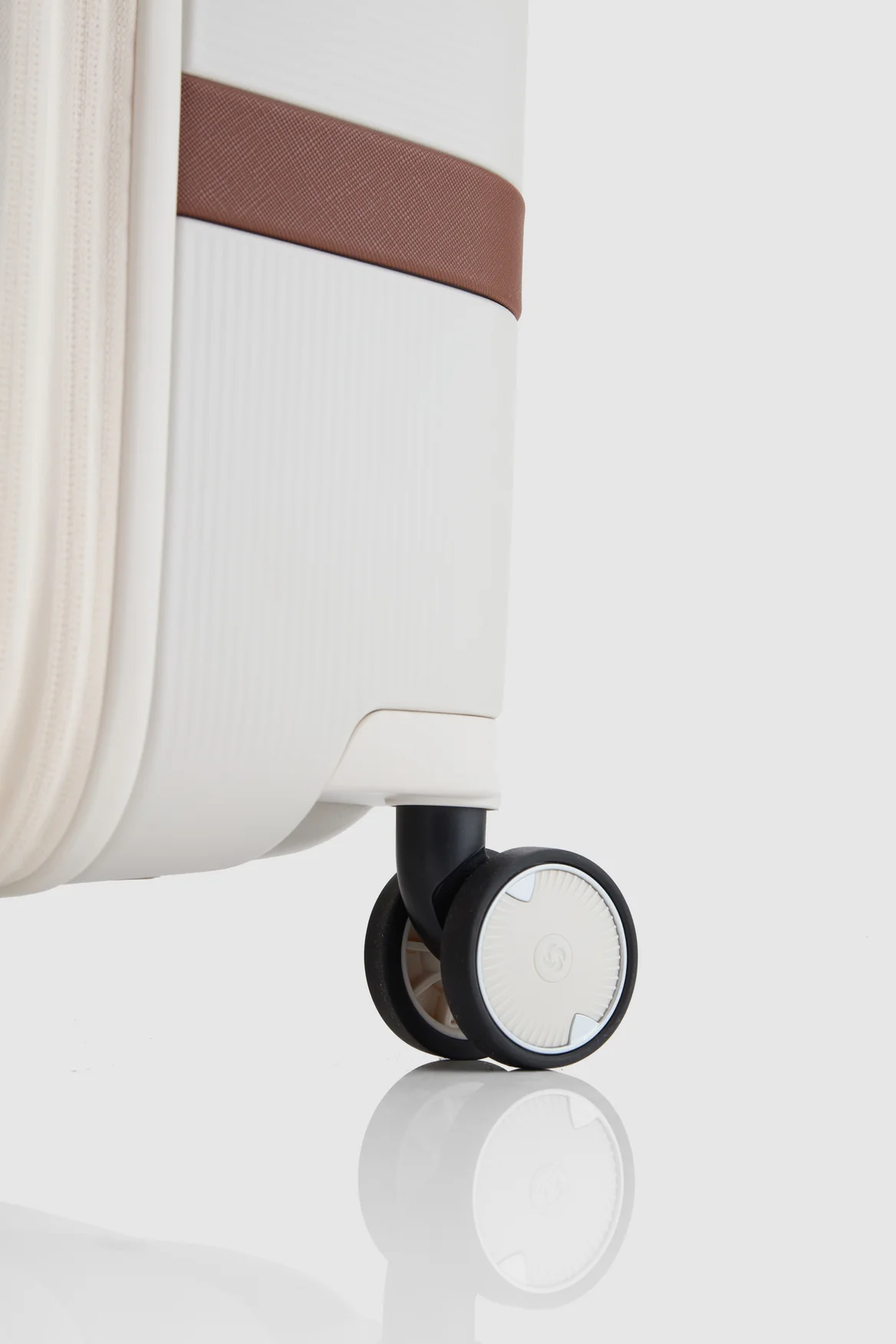 210-image-check-in-81cm-suitcase-6.webp Image Check-In 81cm Suitcase