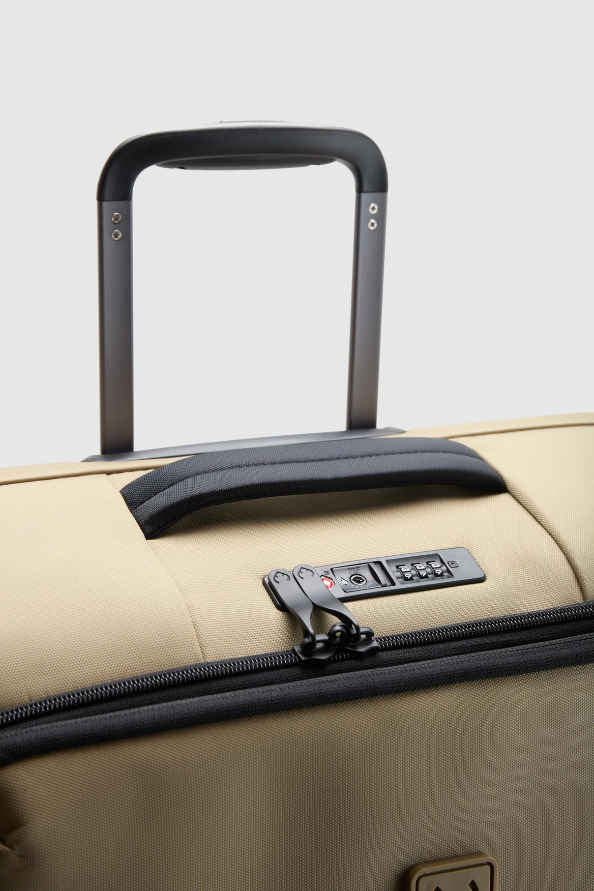 24-soft-stripe-2-0-54cm-suitcase-7.webp Soft Stripe 2.0 54cm Suitcase
