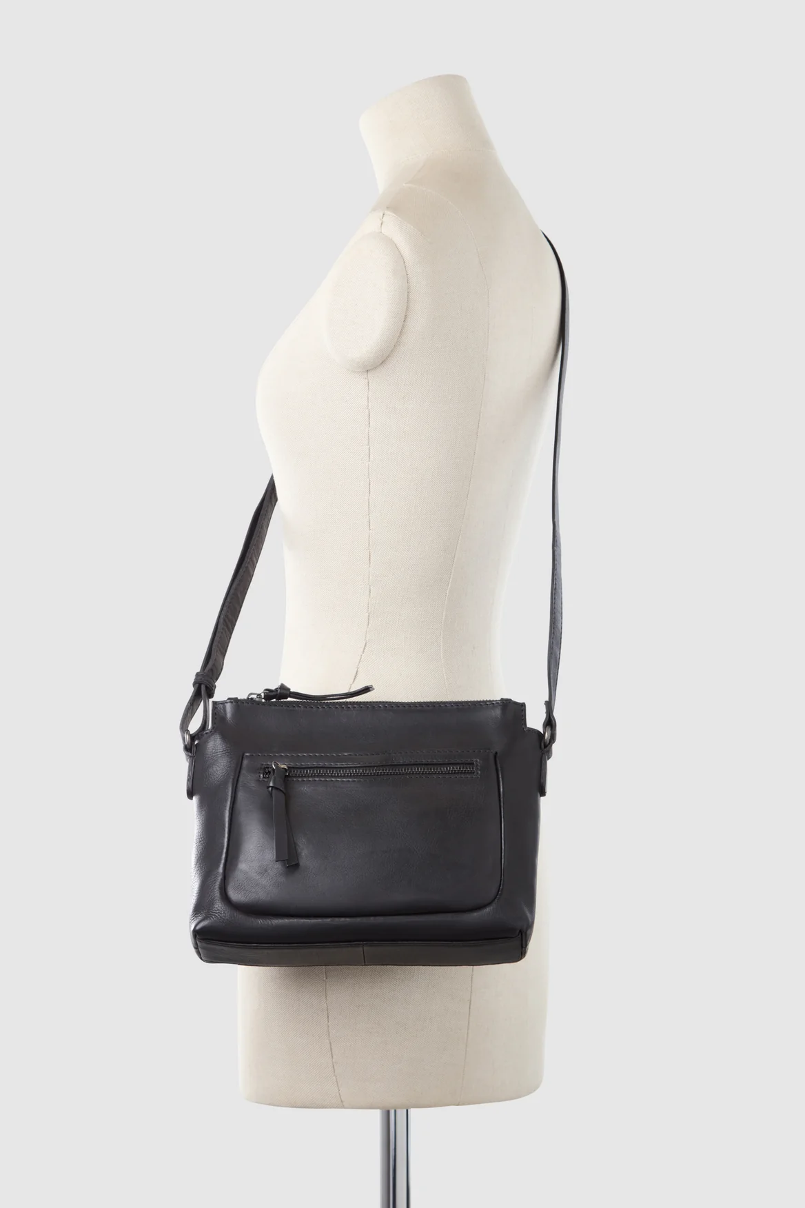 257-cora-leather-crossbody-bag-5.webp Cora Leather Crossbody Bag