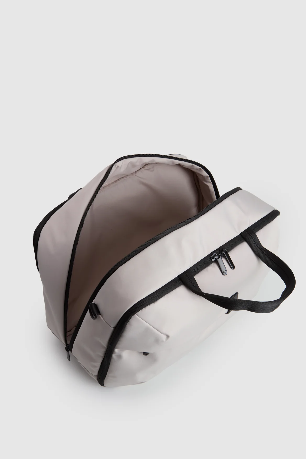 27-urban-light-overnight-bag-4.webp Urban Light Overnight Bag