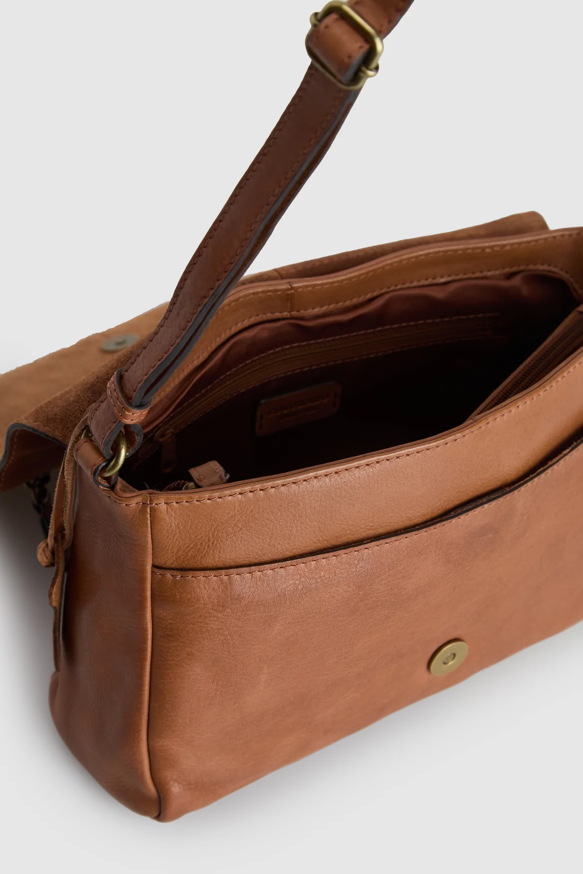 279-wynn-leather-flap-crossbody-bag-4.webp Wynn Leather Flap Crossbody Bag