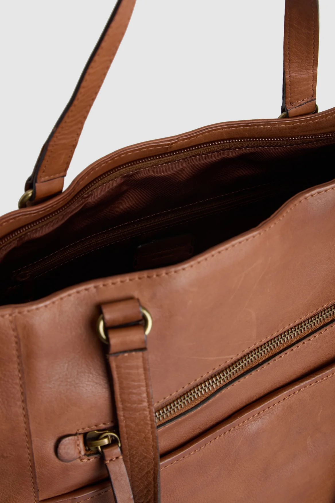 283-wynn-leather-tote-bag-4.webp Wynn Leather Tote Bag