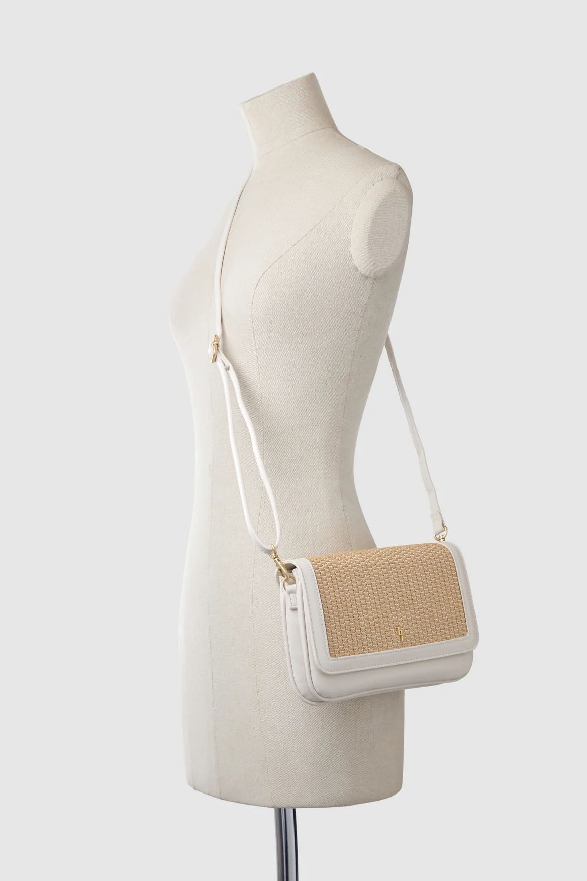 405-straw-crossbody-bag-5.webp Straw Crossbody Bag