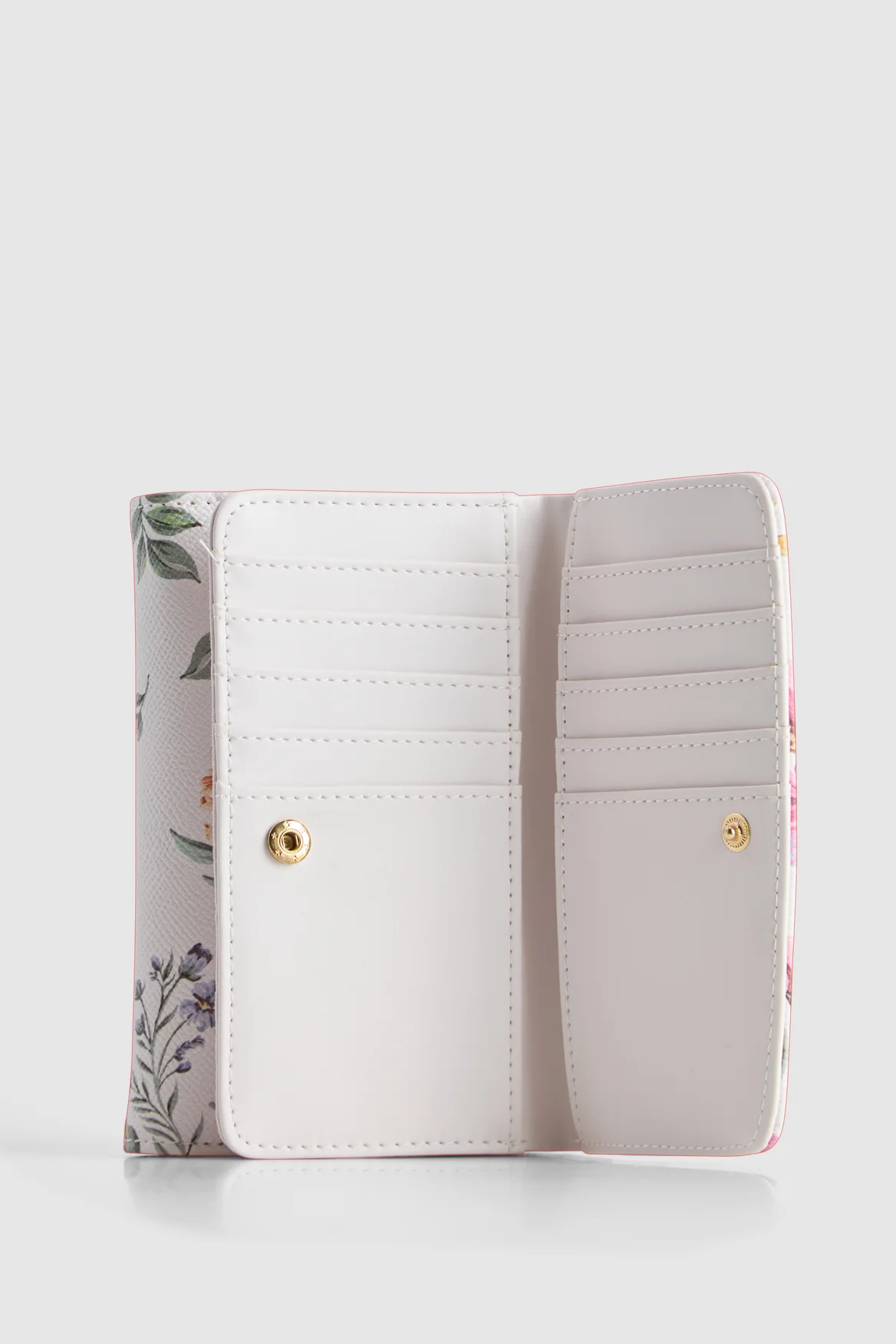 507-floral-trifold-wallet-3.webp Floral Trifold Wallet