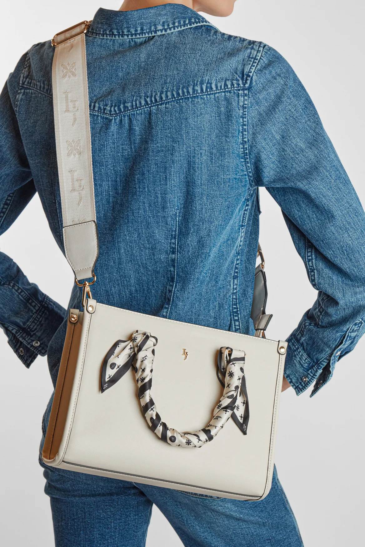 588-tote-bag-with-scarf-5.webp Tote Bag With Scarf