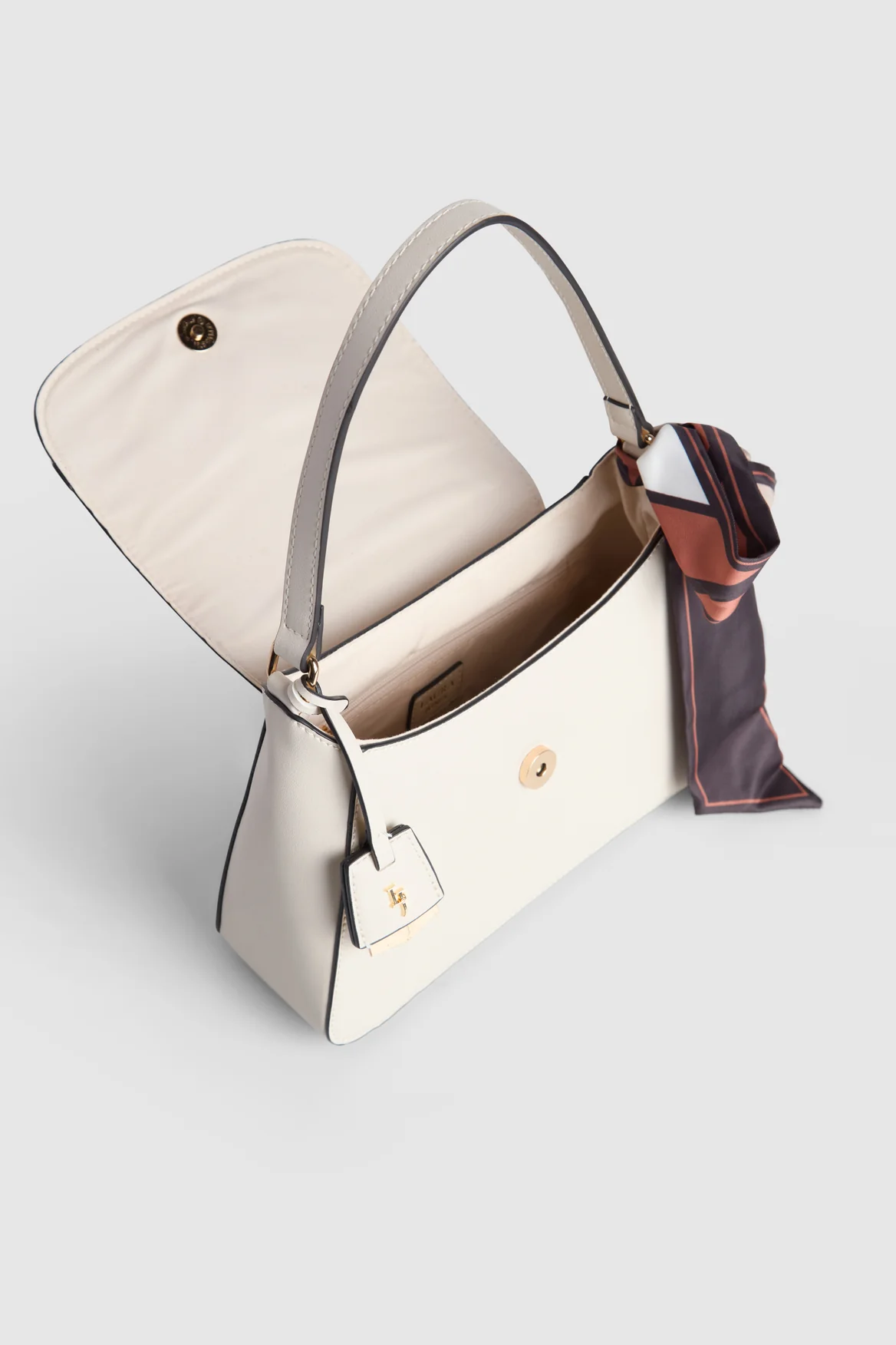 609-scarf-link-shoulder-bag-4.webp Scarf Link Shoulder Bag