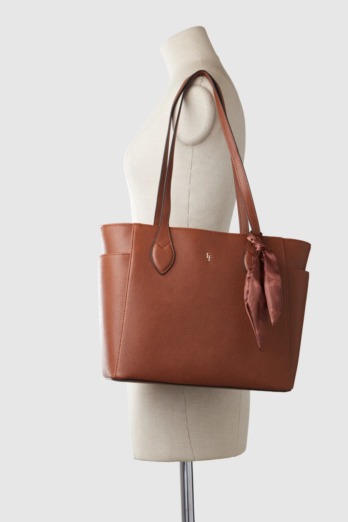 650-scarf-3-compartment-tote-5.webp Scarf 3 Compartment Tote