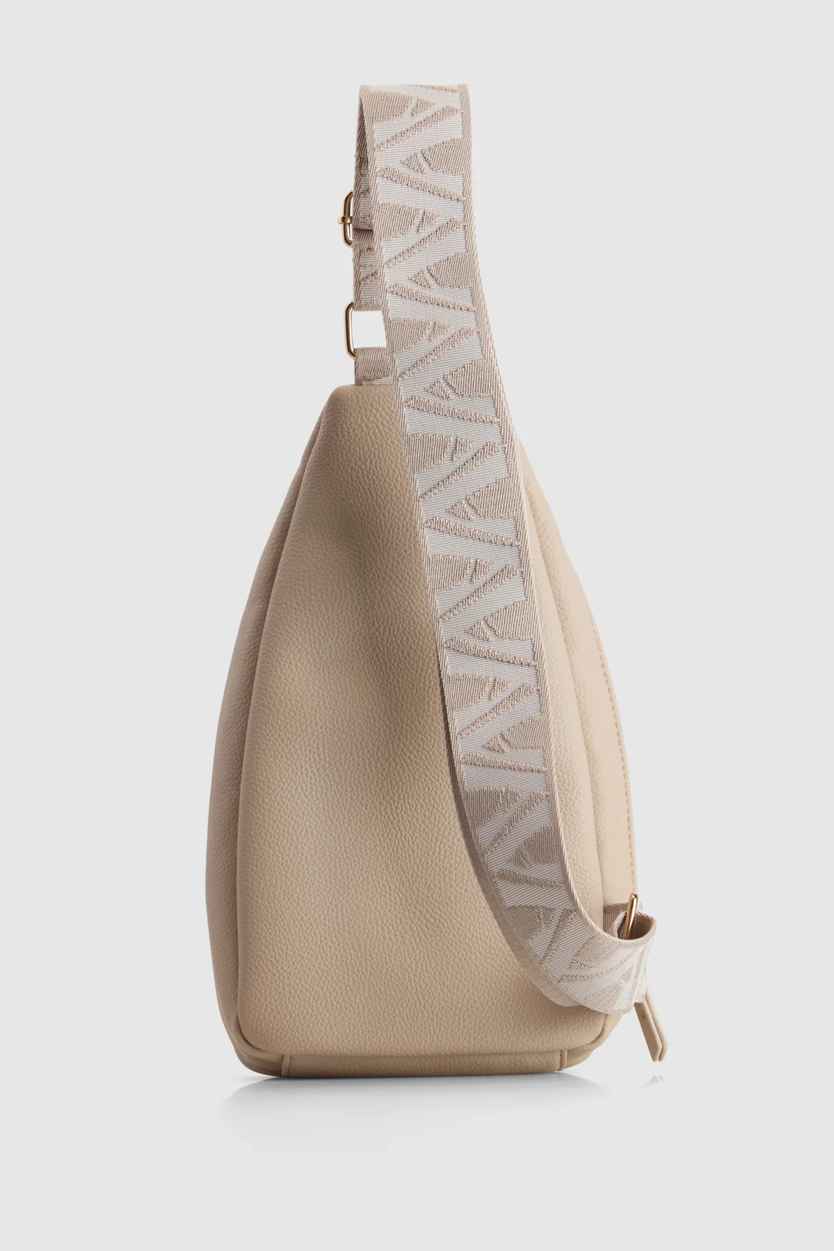 70-juni-sling-backpack-bag-2.webp Juni Sling Backpack Bag